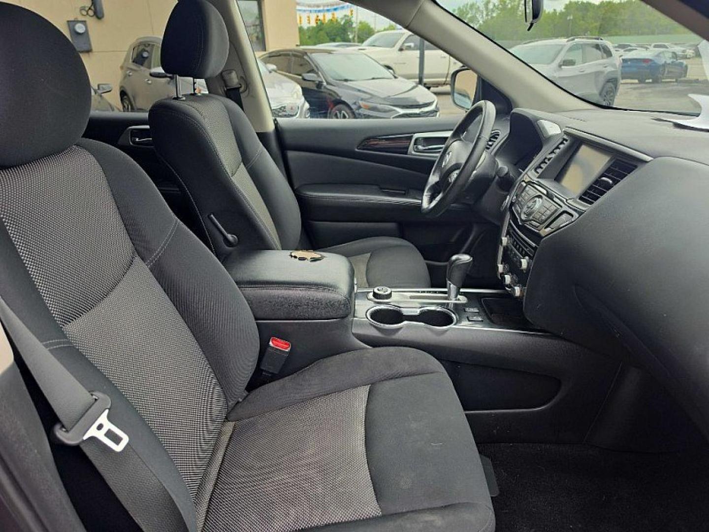 2019 GRAY /BLACK Nissan Pathfinder S 4WD (5N1DR2MM5KC) with an 3.5L V6 DOHC 24V engine, CVT transmission, located at 3304 Woodville Road, Northwood, OH, 43619, (419) 210-8019, 41.612694, -83.480743 - Your #1 Destination for Auto Loans and mdash;No Matter Your Credit!At our dealership, we believe everyone deserves the opportunity to drive their dream car and mdash;whether you have good credit, bad credit, or no credit at all. With a wide selection of hundreds of cars, trucks, and SUVs, you'll fin- Photo#18