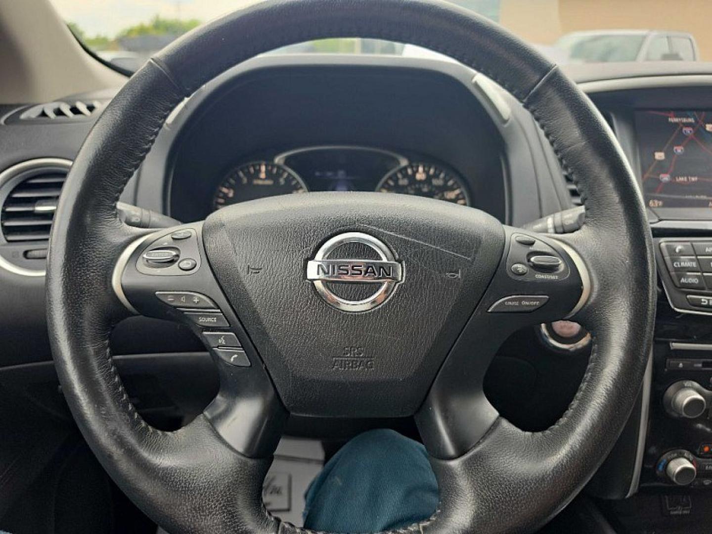2019 GRAY /BLACK Nissan Pathfinder S 4WD (5N1DR2MM5KC) with an 3.5L V6 DOHC 24V engine, CVT transmission, located at 3304 Woodville Road, Northwood, OH, 43619, (419) 210-8019, 41.612694, -83.480743 - Your #1 Destination for Auto Loans and mdash;No Matter Your Credit!At our dealership, we believe everyone deserves the opportunity to drive their dream car and mdash;whether you have good credit, bad credit, or no credit at all. With a wide selection of hundreds of cars, trucks, and SUVs, you'll fin- Photo#21