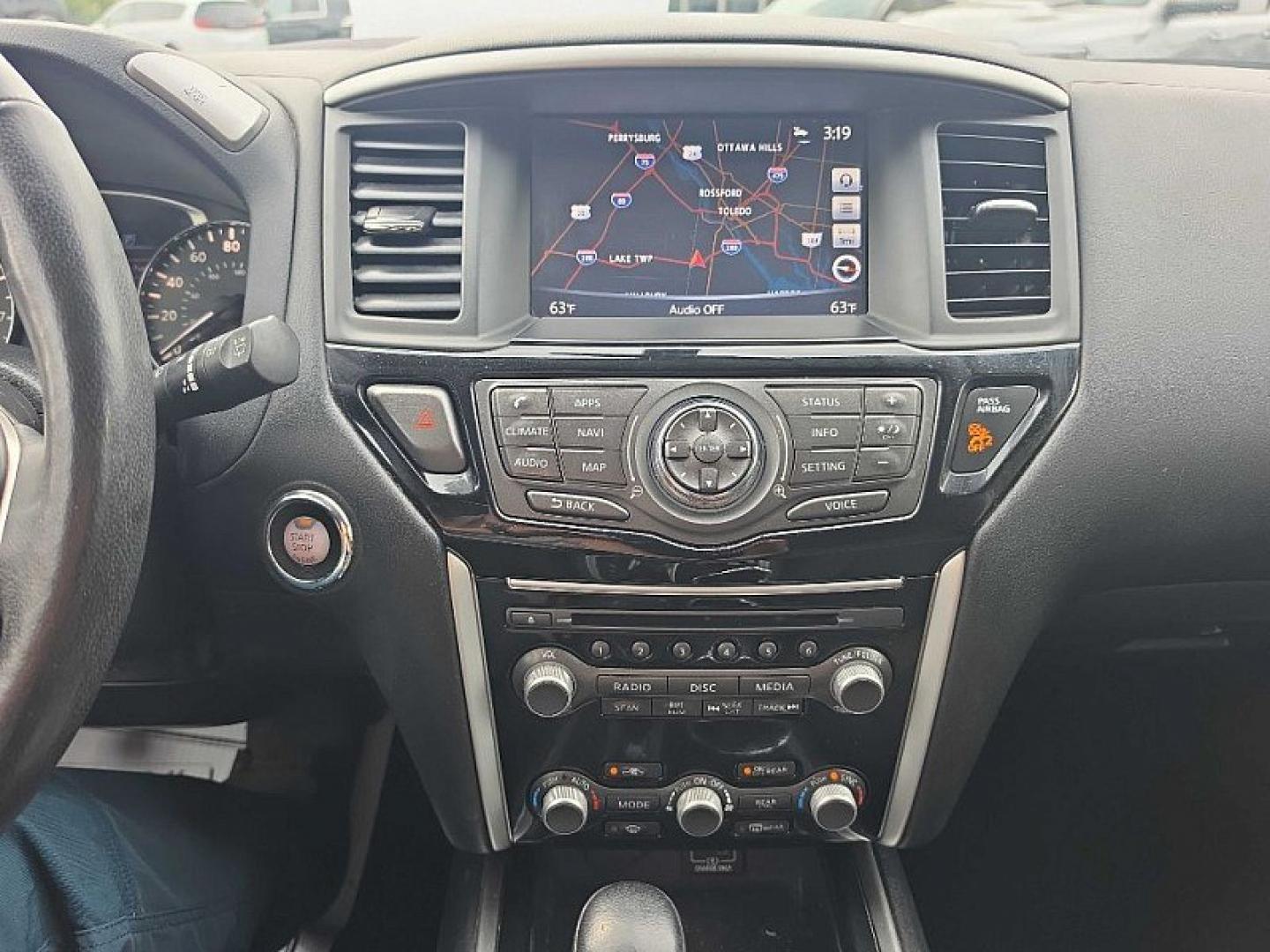 2019 GRAY /BLACK Nissan Pathfinder S 4WD (5N1DR2MM5KC) with an 3.5L V6 DOHC 24V engine, CVT transmission, located at 3304 Woodville Road, Northwood, OH, 43619, (419) 210-8019, 41.612694, -83.480743 - Your #1 Destination for Auto Loans and mdash;No Matter Your Credit!At our dealership, we believe everyone deserves the opportunity to drive their dream car and mdash;whether you have good credit, bad credit, or no credit at all. With a wide selection of hundreds of cars, trucks, and SUVs, you'll fin- Photo#22