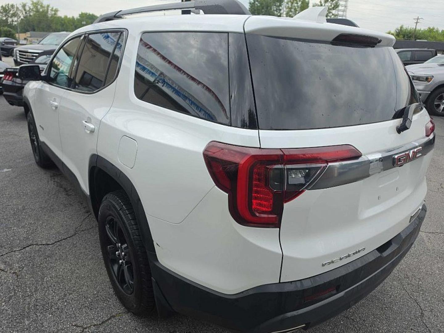 2021 WHITE /BLACK GMC Acadia SLE-2 FWD (1GKKNLLS6MZ) with an 3.6L V6 DOHC 24V engine, 6A transmission, located at 3304 Woodville Road, Northwood, OH, 43619, (419) 210-8019, 41.612694, -83.480743 - Your #1 Destination for Auto Loans and mdash;No Matter Your Credit!At our dealership, we believe everyone deserves the opportunity to drive their dream car and mdash;whether you have good credit, bad credit, or no credit at all. With a wide selection of hundreds of cars, trucks, and SUVs, you'll fin- Photo#2