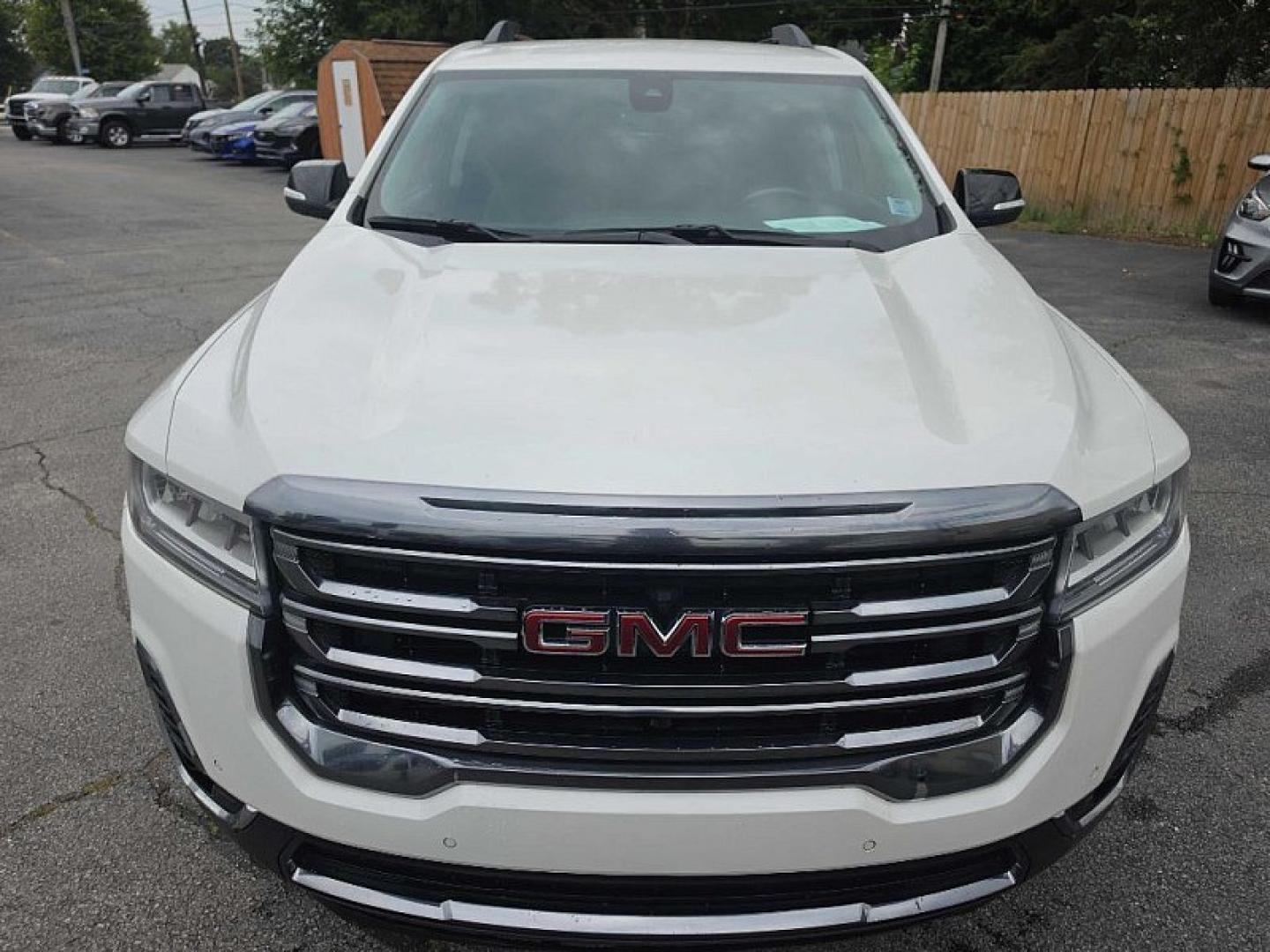 2021 WHITE /BLACK GMC Acadia SLE-2 FWD (1GKKNLLS6MZ) with an 3.6L V6 DOHC 24V engine, 6A transmission, located at 3304 Woodville Road, Northwood, OH, 43619, (419) 210-8019, 41.612694, -83.480743 - Your #1 Destination for Auto Loans and mdash;No Matter Your Credit!At our dealership, we believe everyone deserves the opportunity to drive their dream car and mdash;whether you have good credit, bad credit, or no credit at all. With a wide selection of hundreds of cars, trucks, and SUVs, you'll fin- Photo#7
