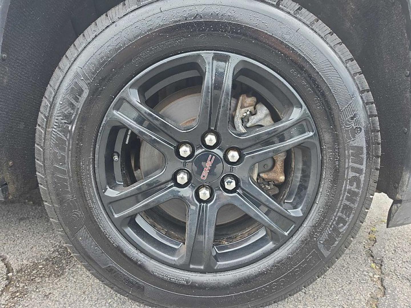 2021 WHITE /BLACK GMC Acadia SLE-2 FWD (1GKKNLLS6MZ) with an 3.6L V6 DOHC 24V engine, 6A transmission, located at 3304 Woodville Road, Northwood, OH, 43619, (419) 210-8019, 41.612694, -83.480743 - Your #1 Destination for Auto Loans and mdash;No Matter Your Credit!At our dealership, we believe everyone deserves the opportunity to drive their dream car and mdash;whether you have good credit, bad credit, or no credit at all. With a wide selection of hundreds of cars, trucks, and SUVs, you'll fin- Photo#19
