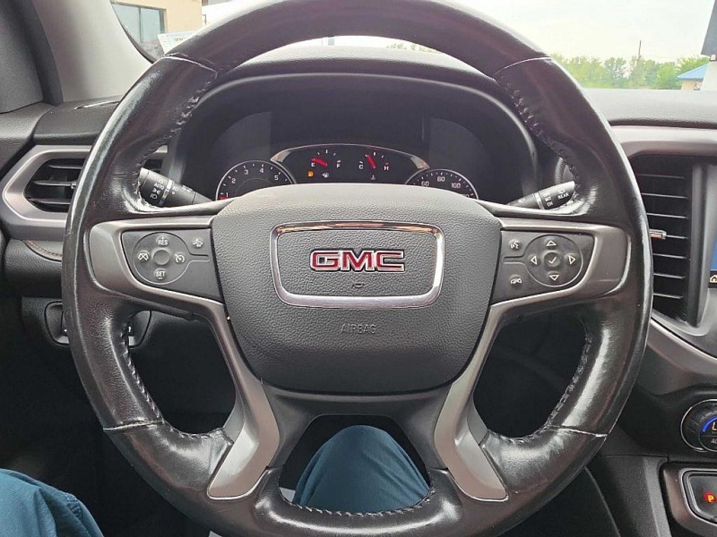 2021 WHITE /BLACK GMC Acadia SLE-2 FWD (1GKKNLLS6MZ) with an 3.6L V6 DOHC 24V engine, 6A transmission, located at 3304 Woodville Road, Northwood, OH, 43619, (419) 210-8019, 41.612694, -83.480743 - Your #1 Destination for Auto Loans and mdash;No Matter Your Credit!At our dealership, we believe everyone deserves the opportunity to drive their dream car and mdash;whether you have good credit, bad credit, or no credit at all. With a wide selection of hundreds of cars, trucks, and SUVs, you'll fin- Photo#21
