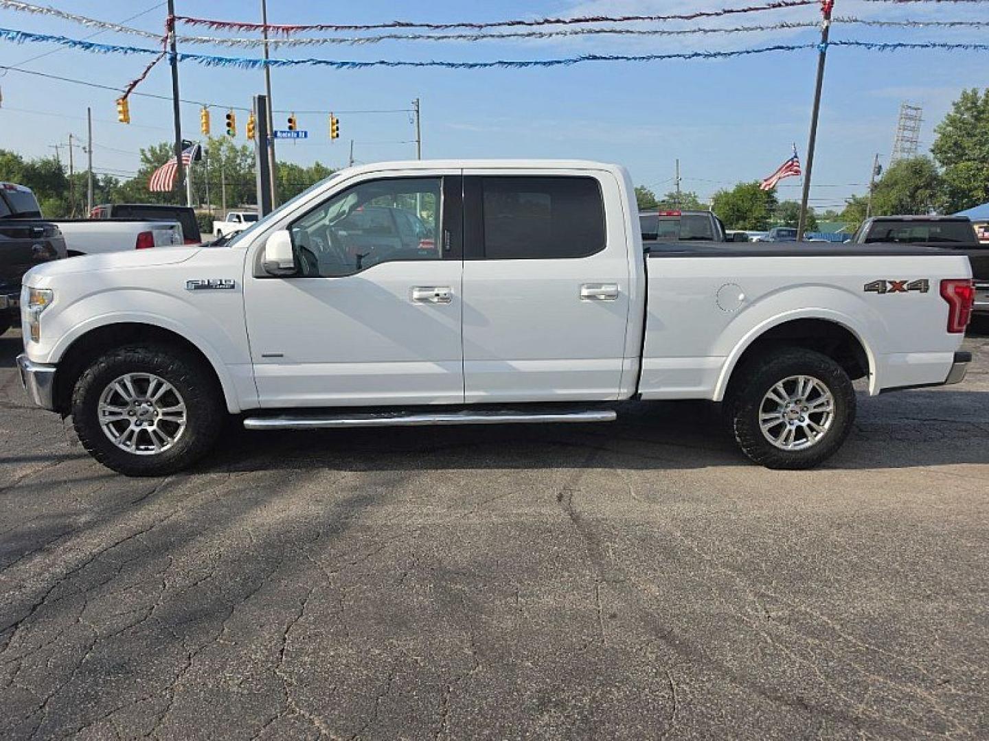 2016 WHITE /BLACK Ford F-150 XL SuperCrew 6.5-ft. Bed 4WD (1FTFW1EG2GF) with an 3.5 V6 engine, 6A transmission, located at 3304 Woodville Road, Northwood, OH, 43619, (419) 210-8019, 41.612694, -83.480743 - Your #1 Destination for Auto Loans and mdash;No Matter Your Credit!At our dealership, we believe everyone deserves the opportunity to drive their dream car and mdash;whether you have good credit, bad credit, or no credit at all. With a wide selection of hundreds of cars, trucks, and SUVs, you'll fin- Photo#4