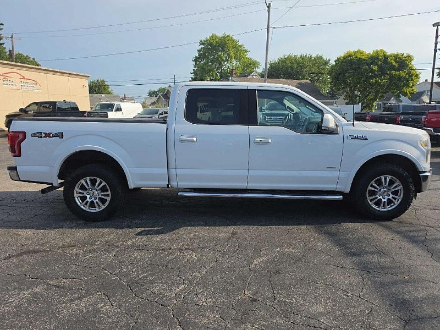 2016 WHITE /BLACK Ford F-150 XL SuperCrew 6.5-ft. Bed 4WD (1FTFW1EG2GF) with an 3.5 V6 engine, 6A transmission, located at 3304 Woodville Road, Northwood, OH, 43619, (419) 210-8019, 41.612694, -83.480743 - Your #1 Destination for Auto Loans and mdash;No Matter Your Credit!At our dealership, we believe everyone deserves the opportunity to drive their dream car and mdash;whether you have good credit, bad credit, or no credit at all. With a wide selection of hundreds of cars, trucks, and SUVs, you'll fin- Photo#7