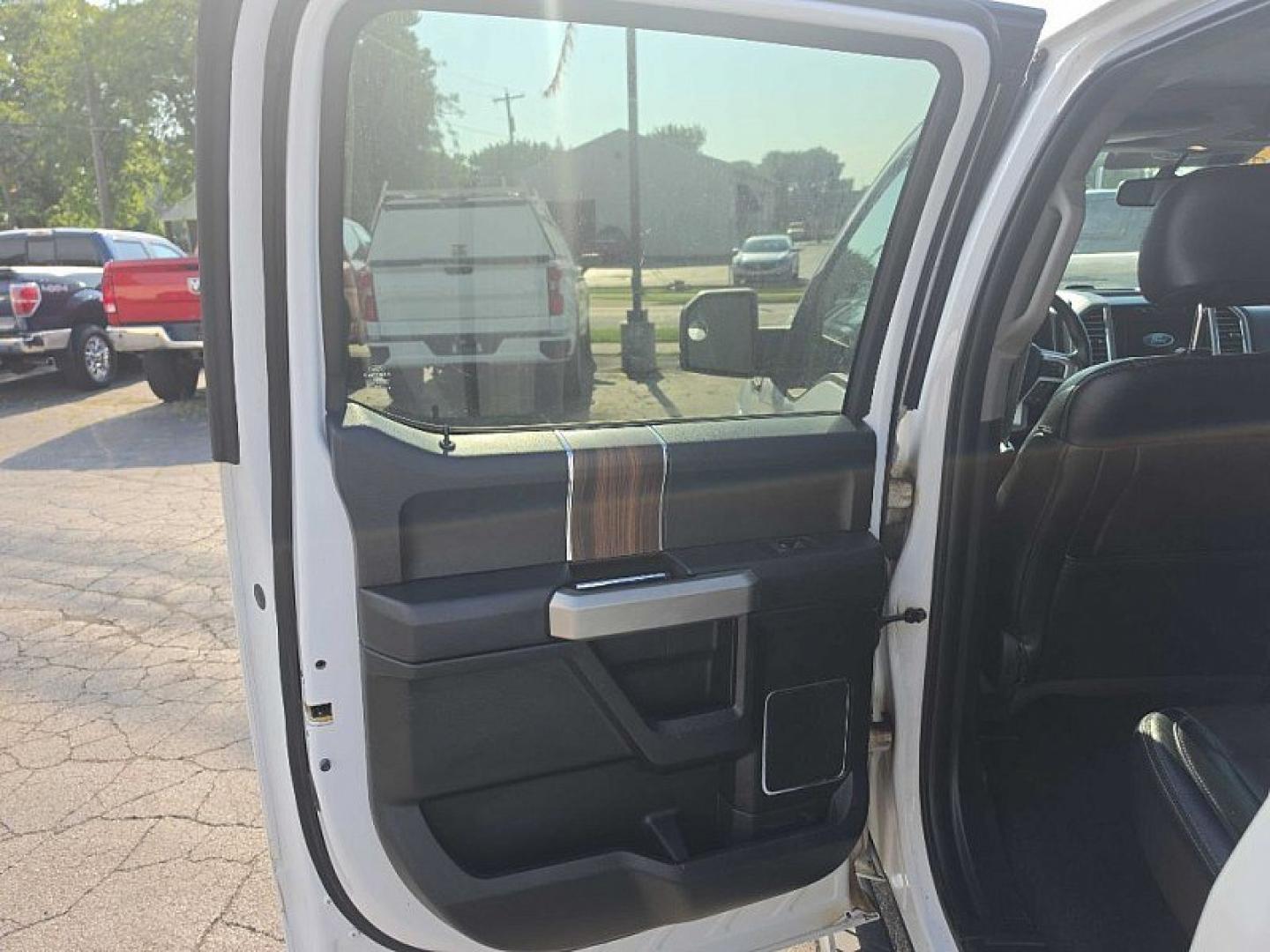 2016 WHITE /BLACK Ford F-150 XL SuperCrew 6.5-ft. Bed 4WD (1FTFW1EG2GF) with an 3.5 V6 engine, 6A transmission, located at 3304 Woodville Road, Northwood, OH, 43619, (419) 210-8019, 41.612694, -83.480743 - Your #1 Destination for Auto Loans and mdash;No Matter Your Credit!At our dealership, we believe everyone deserves the opportunity to drive their dream car and mdash;whether you have good credit, bad credit, or no credit at all. With a wide selection of hundreds of cars, trucks, and SUVs, you'll fin- Photo#12