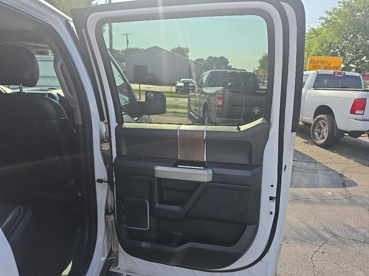 2016 WHITE /BLACK Ford F-150 XL SuperCrew 6.5-ft. Bed 4WD (1FTFW1EG2GF) with an 3.5 V6 engine, 6A transmission, located at 3304 Woodville Road, Northwood, OH, 43619, (419) 210-8019, 41.612694, -83.480743 - Your #1 Destination for Auto Loans and mdash;No Matter Your Credit!At our dealership, we believe everyone deserves the opportunity to drive their dream car and mdash;whether you have good credit, bad credit, or no credit at all. With a wide selection of hundreds of cars, trucks, and SUVs, you'll fin- Photo#13