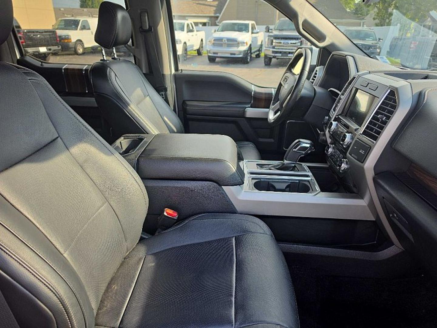 2016 WHITE /BLACK Ford F-150 XL SuperCrew 6.5-ft. Bed 4WD (1FTFW1EG2GF) with an 3.5 V6 engine, 6A transmission, located at 3304 Woodville Road, Northwood, OH, 43619, (419) 210-8019, 41.612694, -83.480743 - Your #1 Destination for Auto Loans and mdash;No Matter Your Credit!At our dealership, we believe everyone deserves the opportunity to drive their dream car and mdash;whether you have good credit, bad credit, or no credit at all. With a wide selection of hundreds of cars, trucks, and SUVs, you'll fin- Photo#15