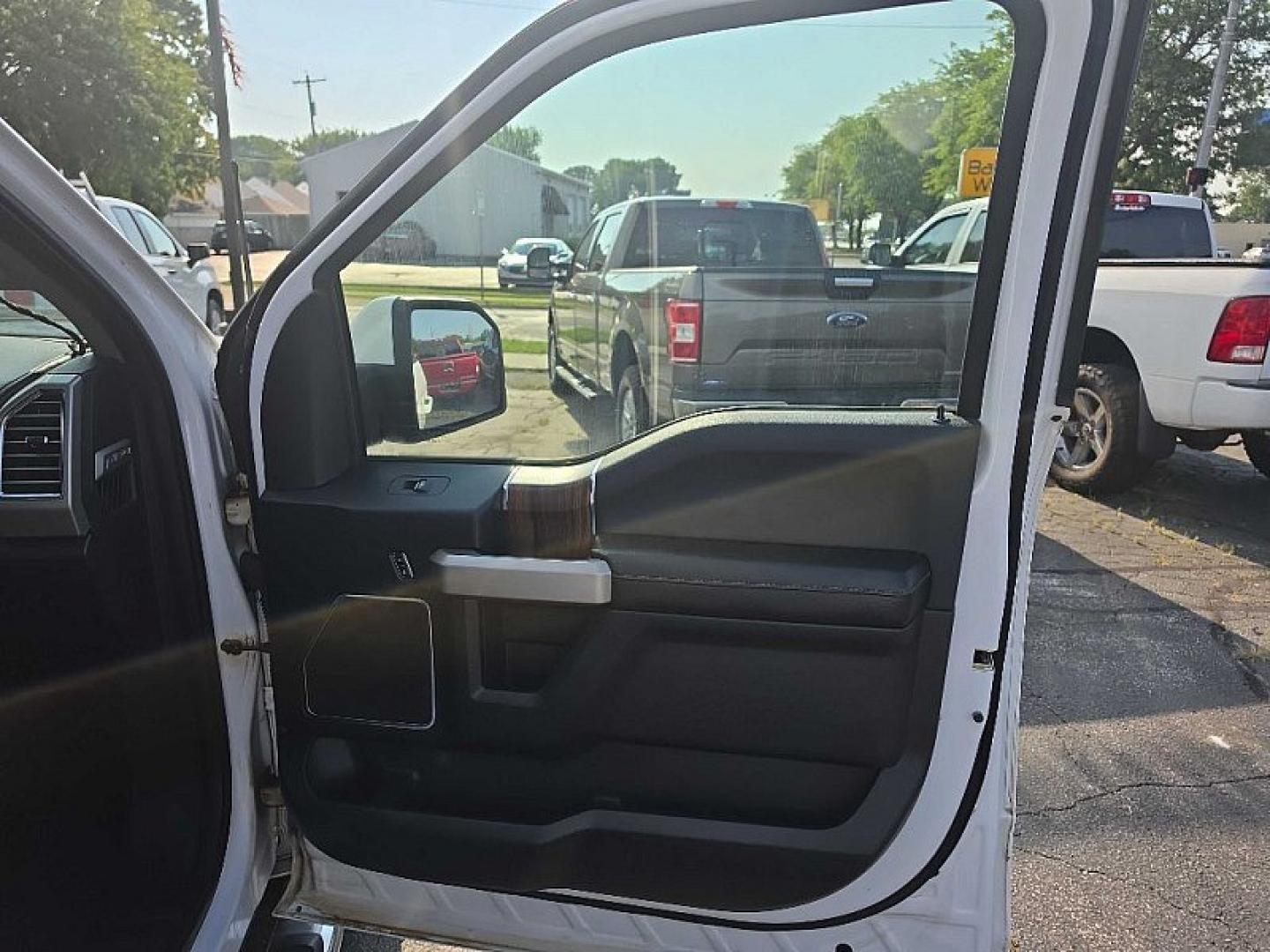 2016 WHITE /BLACK Ford F-150 XL SuperCrew 6.5-ft. Bed 4WD (1FTFW1EG2GF) with an 3.5 V6 engine, 6A transmission, located at 3304 Woodville Road, Northwood, OH, 43619, (419) 210-8019, 41.612694, -83.480743 - Your #1 Destination for Auto Loans and mdash;No Matter Your Credit!At our dealership, we believe everyone deserves the opportunity to drive their dream car and mdash;whether you have good credit, bad credit, or no credit at all. With a wide selection of hundreds of cars, trucks, and SUVs, you'll fin- Photo#16
