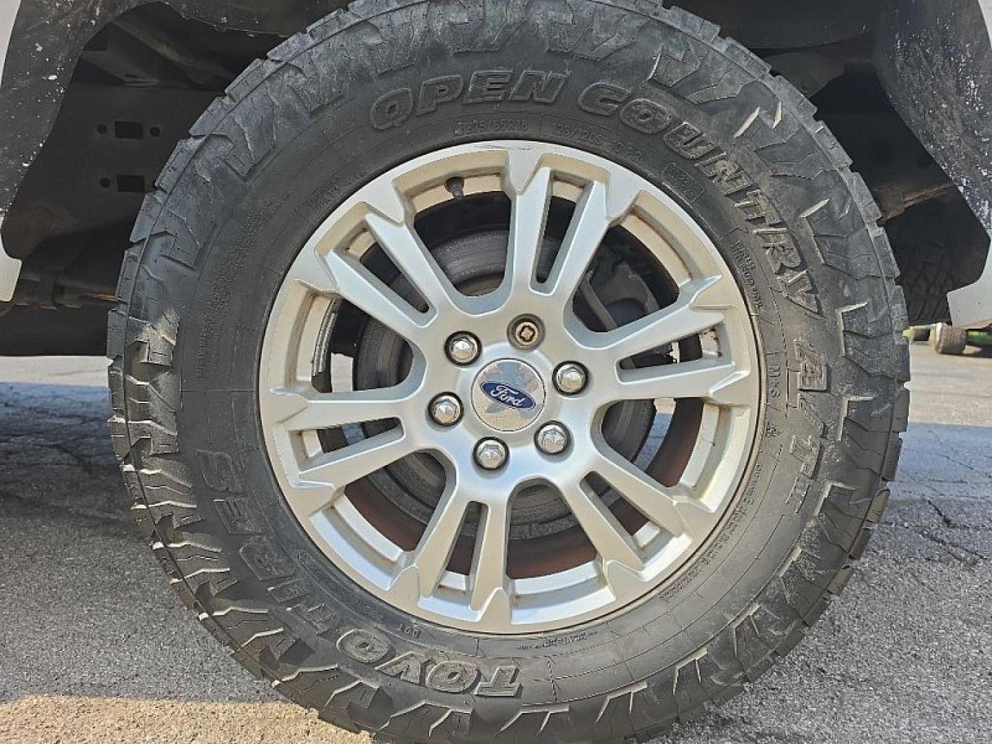 2016 WHITE /BLACK Ford F-150 XL SuperCrew 6.5-ft. Bed 4WD (1FTFW1EG2GF) with an 3.5 V6 engine, 6A transmission, located at 3304 Woodville Road, Northwood, OH, 43619, (419) 210-8019, 41.612694, -83.480743 - Your #1 Destination for Auto Loans and mdash;No Matter Your Credit!At our dealership, we believe everyone deserves the opportunity to drive their dream car and mdash;whether you have good credit, bad credit, or no credit at all. With a wide selection of hundreds of cars, trucks, and SUVs, you'll fin- Photo#17