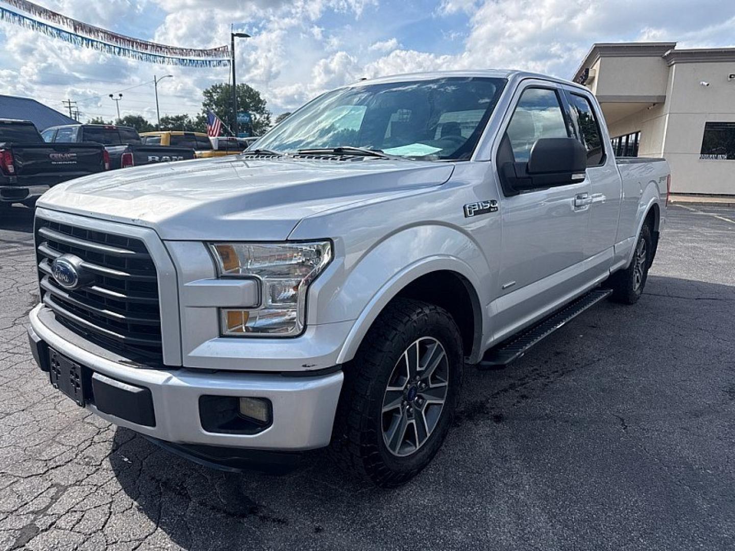 2016 SILVER /BLACK Ford F-150 XL SuperCab 6.5-ft. Bed 2WD (1FTEX1CP1GF) with an 2.7L V6 DOHC 24V engine, 6A transmission, located at 3304 Woodville Road, Northwood, OH, 43619, (419) 210-8019, 41.612694, -83.480743 - Your #1 Destination for Auto Loans and mdash;No Matter Your Credit!At our dealership, we believe everyone deserves the opportunity to drive their dream car and mdash;whether you have good credit, bad credit, or no credit at all. With a wide selection of hundreds of cars, trucks, and SUVs, you'll fin- Photo#0