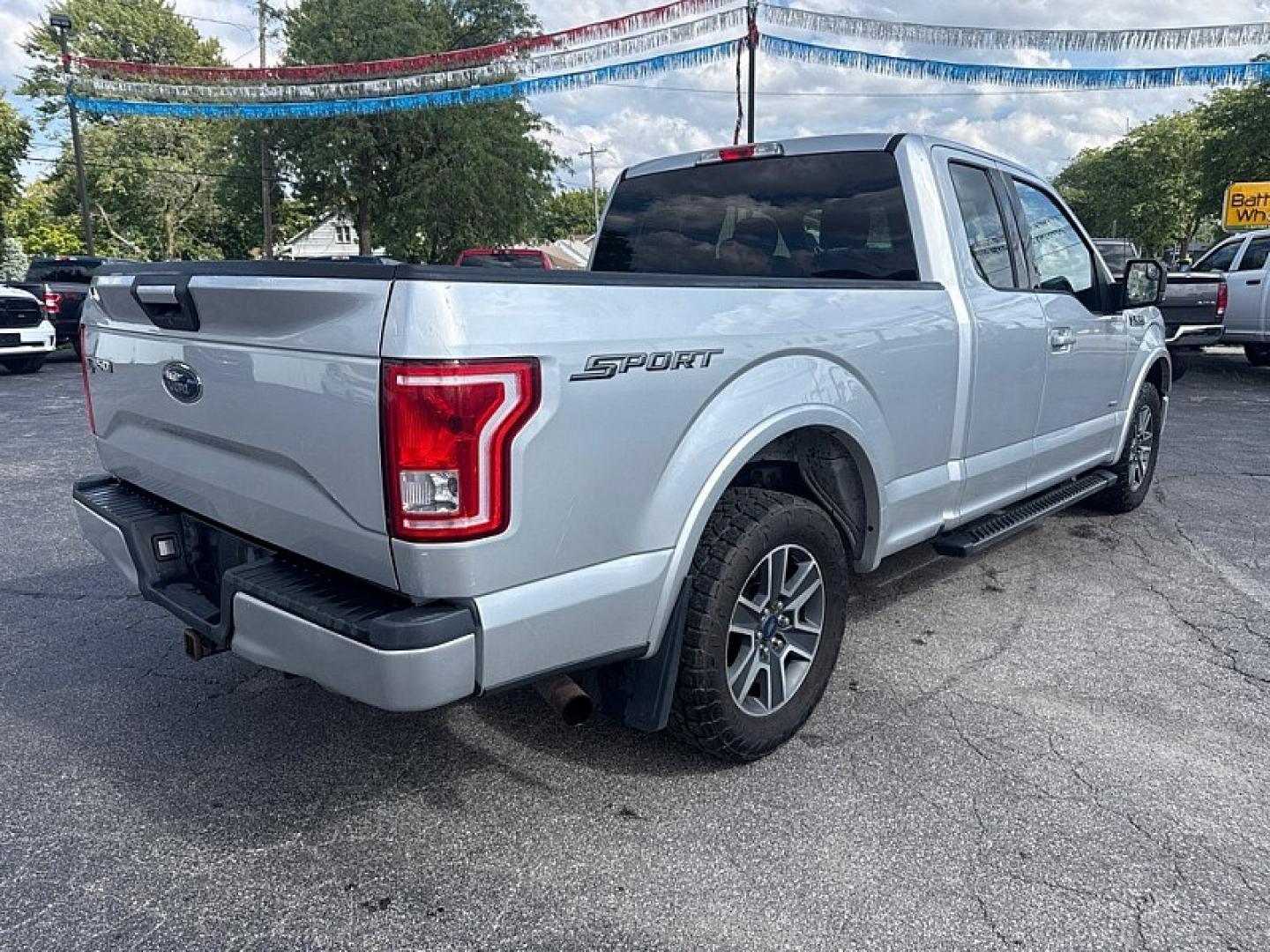 2016 SILVER /BLACK Ford F-150 XL SuperCab 6.5-ft. Bed 2WD (1FTEX1CP1GF) with an 2.7L V6 DOHC 24V engine, 6A transmission, located at 3304 Woodville Road, Northwood, OH, 43619, (419) 210-8019, 41.612694, -83.480743 - Your #1 Destination for Auto Loans and mdash;No Matter Your Credit!At our dealership, we believe everyone deserves the opportunity to drive their dream car and mdash;whether you have good credit, bad credit, or no credit at all. With a wide selection of hundreds of cars, trucks, and SUVs, you'll fin- Photo#4