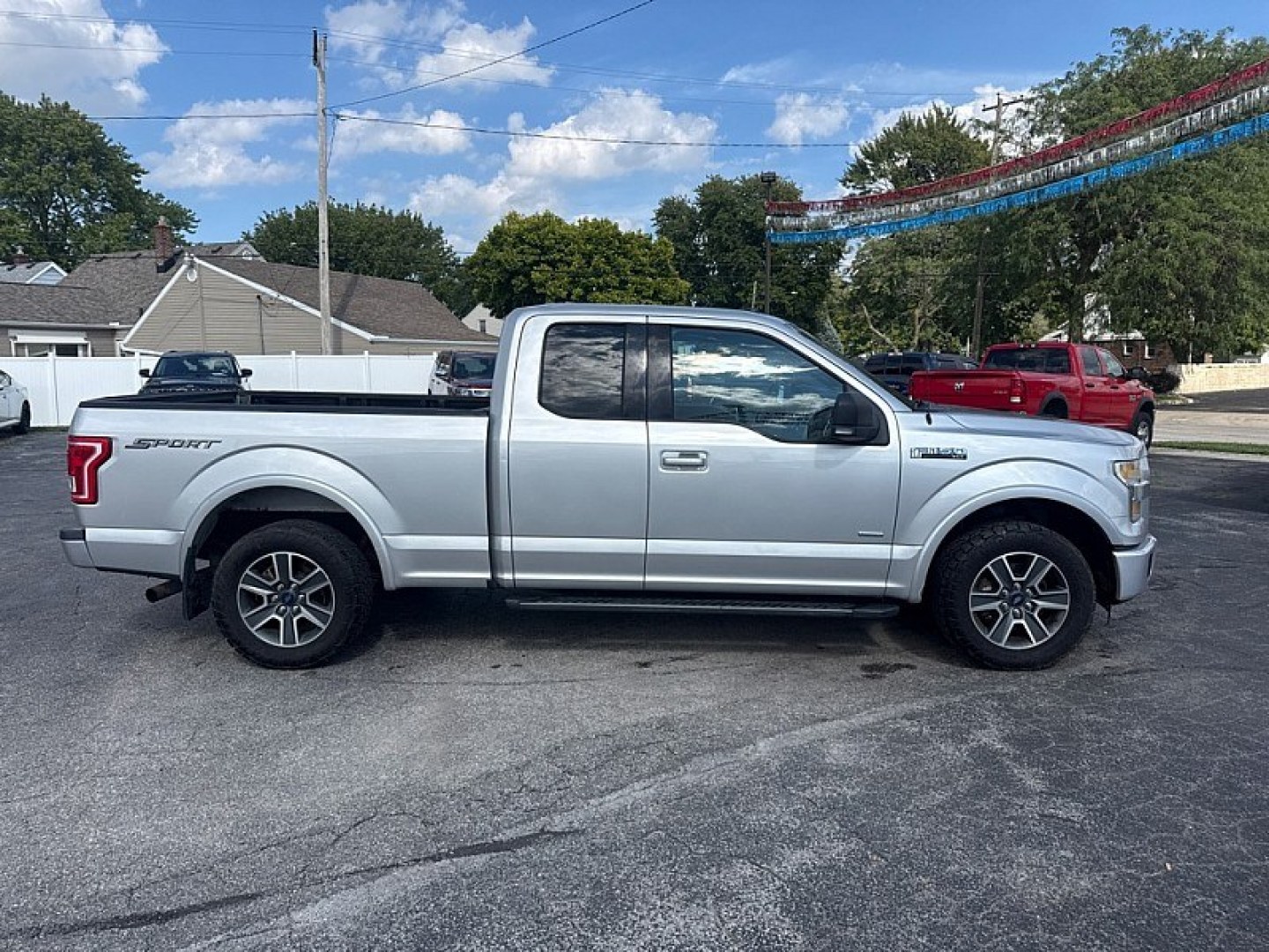 2016 SILVER /BLACK Ford F-150 XL SuperCab 6.5-ft. Bed 2WD (1FTEX1CP1GF) with an 2.7L V6 DOHC 24V engine, 6A transmission, located at 3304 Woodville Road, Northwood, OH, 43619, (419) 210-8019, 41.612694, -83.480743 - Your #1 Destination for Auto Loans and mdash;No Matter Your Credit!At our dealership, we believe everyone deserves the opportunity to drive their dream car and mdash;whether you have good credit, bad credit, or no credit at all. With a wide selection of hundreds of cars, trucks, and SUVs, you'll fin- Photo#5
