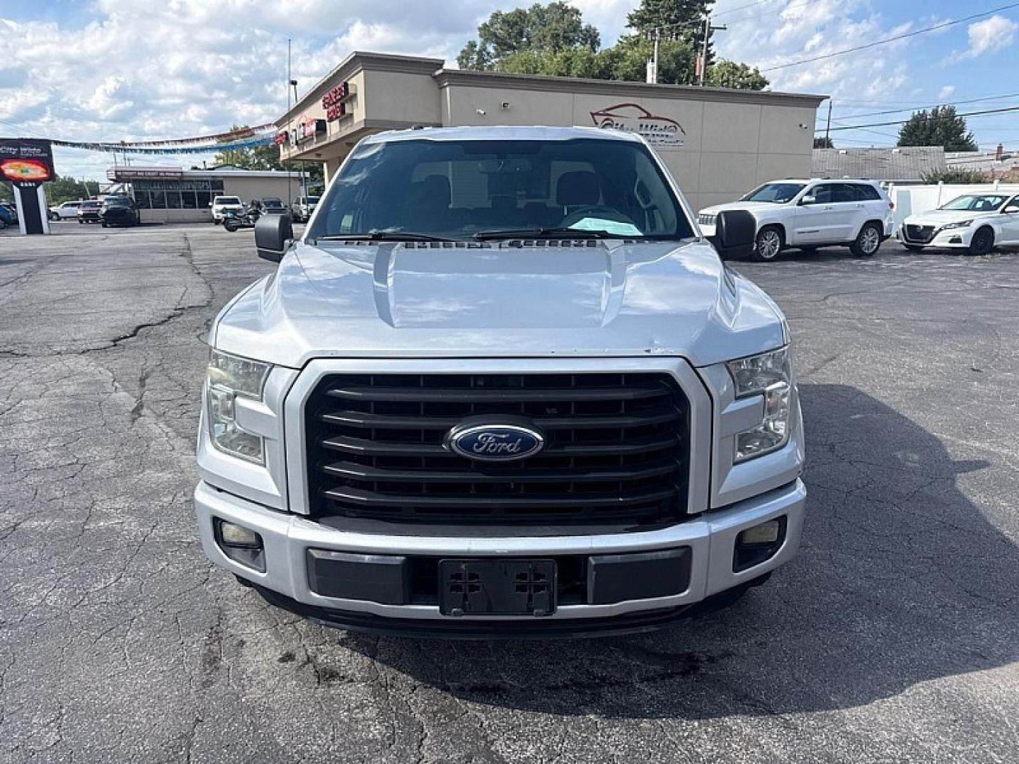 2016 SILVER /BLACK Ford F-150 XL SuperCab 6.5-ft. Bed 2WD (1FTEX1CP1GF) with an 2.7L V6 DOHC 24V engine, 6A transmission, located at 3304 Woodville Road, Northwood, OH, 43619, (419) 210-8019, 41.612694, -83.480743 - Your #1 Destination for Auto Loans and mdash;No Matter Your Credit!At our dealership, we believe everyone deserves the opportunity to drive their dream car and mdash;whether you have good credit, bad credit, or no credit at all. With a wide selection of hundreds of cars, trucks, and SUVs, you'll fin- Photo#7