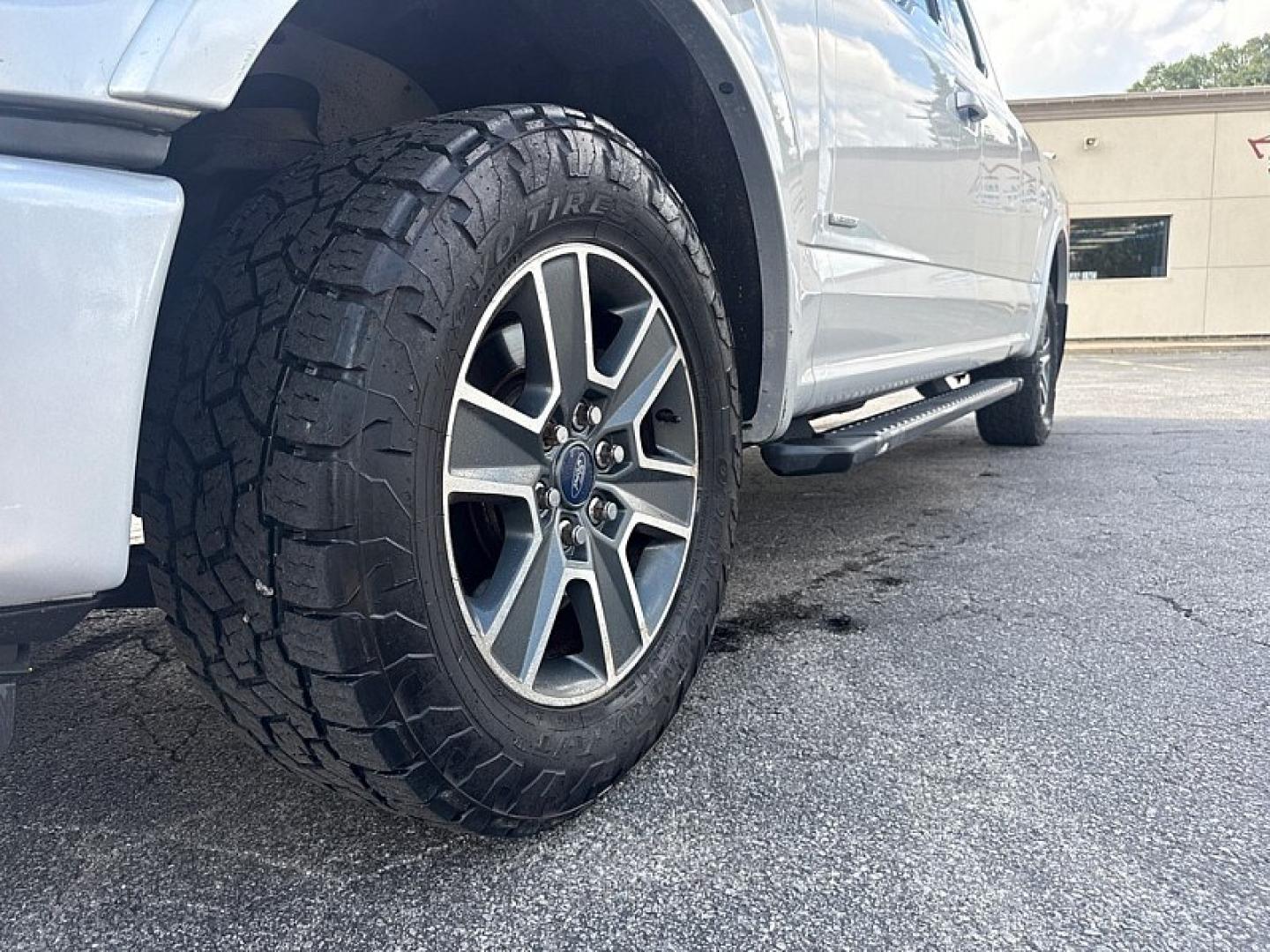 2016 SILVER /BLACK Ford F-150 XL SuperCab 6.5-ft. Bed 2WD (1FTEX1CP1GF) with an 2.7L V6 DOHC 24V engine, 6A transmission, located at 3304 Woodville Road, Northwood, OH, 43619, (419) 210-8019, 41.612694, -83.480743 - Your #1 Destination for Auto Loans and mdash;No Matter Your Credit!At our dealership, we believe everyone deserves the opportunity to drive their dream car and mdash;whether you have good credit, bad credit, or no credit at all. With a wide selection of hundreds of cars, trucks, and SUVs, you'll fin- Photo#8