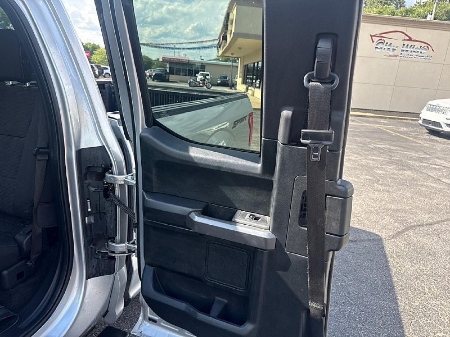 2016 SILVER /BLACK Ford F-150 XL SuperCab 6.5-ft. Bed 2WD (1FTEX1CP1GF) with an 2.7L V6 DOHC 24V engine, 6A transmission, located at 3304 Woodville Road, Northwood, OH, 43619, (419) 210-8019, 41.612694, -83.480743 - Your #1 Destination for Auto Loans and mdash;No Matter Your Credit!At our dealership, we believe everyone deserves the opportunity to drive their dream car and mdash;whether you have good credit, bad credit, or no credit at all. With a wide selection of hundreds of cars, trucks, and SUVs, you'll fin- Photo#11
