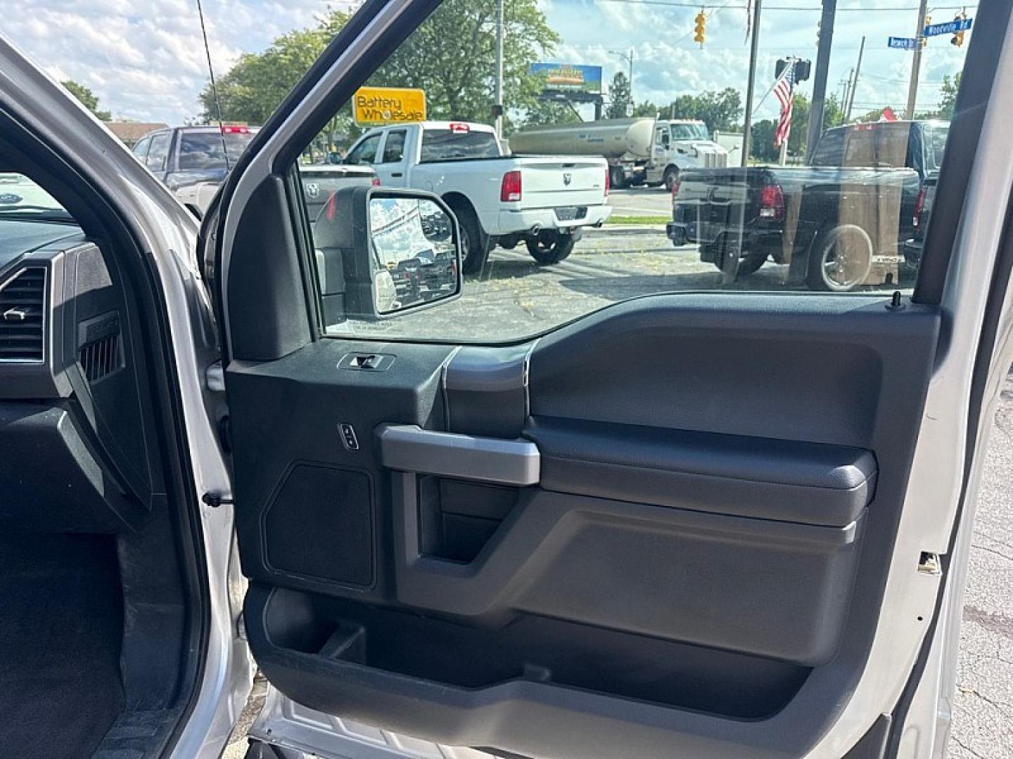 2016 SILVER /BLACK Ford F-150 XL SuperCab 6.5-ft. Bed 2WD (1FTEX1CP1GF) with an 2.7L V6 DOHC 24V engine, 6A transmission, located at 3304 Woodville Road, Northwood, OH, 43619, (419) 210-8019, 41.612694, -83.480743 - Your #1 Destination for Auto Loans and mdash;No Matter Your Credit!At our dealership, we believe everyone deserves the opportunity to drive their dream car and mdash;whether you have good credit, bad credit, or no credit at all. With a wide selection of hundreds of cars, trucks, and SUVs, you'll fin- Photo#15
