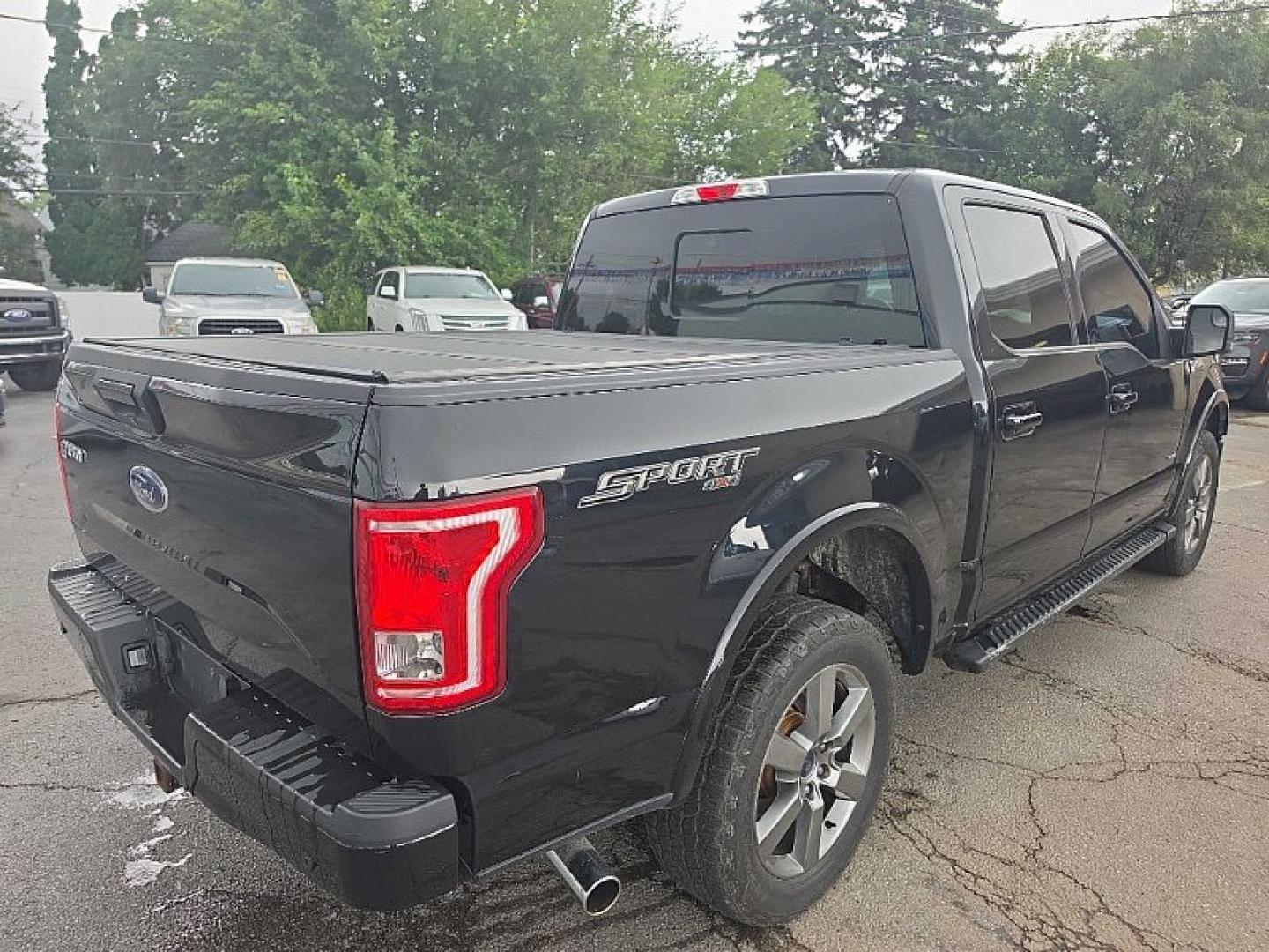 2016 BLACK /BLACK Ford F-150 XLT SuperCrew 6.5-ft. Bed 4WD (1FTEW1EG7GF) with an 3.5L V6 TURBO engine, 6A transmission, located at 3304 Woodville Road, Northwood, OH, 43619, (419) 210-8019, 41.612694, -83.480743 - Your #1 Destination for Auto Loans and mdash;No Matter Your Credit!At our dealership, we believe everyone deserves the opportunity to drive their dream car and mdash;whether you have good credit, bad credit, or no credit at all. With a wide selection of hundreds of cars, trucks, and SUVs, you'll fin- Photo#4
