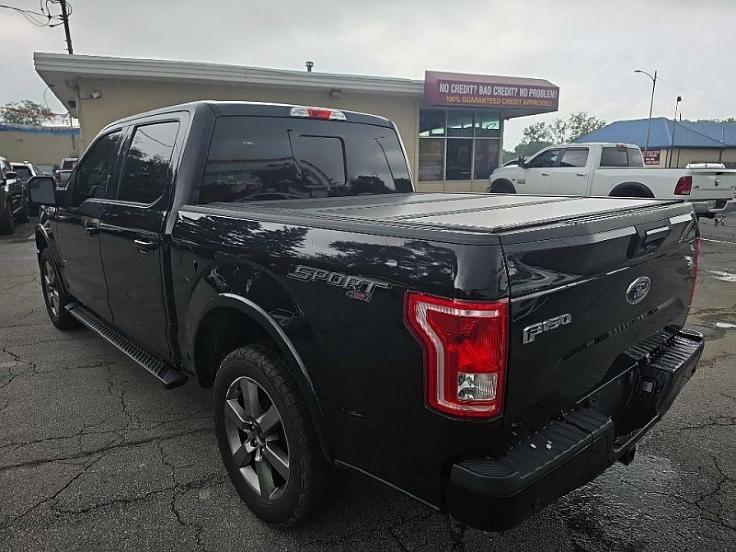 2016 BLACK /BLACK Ford F-150 XLT SuperCrew 6.5-ft. Bed 4WD (1FTEW1EG7GF) with an 3.5L V6 TURBO engine, 6A transmission, located at 3304 Woodville Road, Northwood, OH, 43619, (419) 210-8019, 41.612694, -83.480743 - Your #1 Destination for Auto Loans and mdash;No Matter Your Credit!At our dealership, we believe everyone deserves the opportunity to drive their dream car and mdash;whether you have good credit, bad credit, or no credit at all. With a wide selection of hundreds of cars, trucks, and SUVs, you'll fin- Photo#2