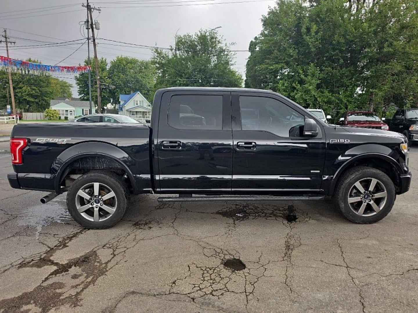 2016 BLACK /BLACK Ford F-150 XLT SuperCrew 6.5-ft. Bed 4WD (1FTEW1EG7GF) with an 3.5L V6 TURBO engine, 6A transmission, located at 3304 Woodville Road, Northwood, OH, 43619, (419) 210-8019, 41.612694, -83.480743 - Your #1 Destination for Auto Loans and mdash;No Matter Your Credit!At our dealership, we believe everyone deserves the opportunity to drive their dream car and mdash;whether you have good credit, bad credit, or no credit at all. With a wide selection of hundreds of cars, trucks, and SUVs, you'll fin- Photo#5
