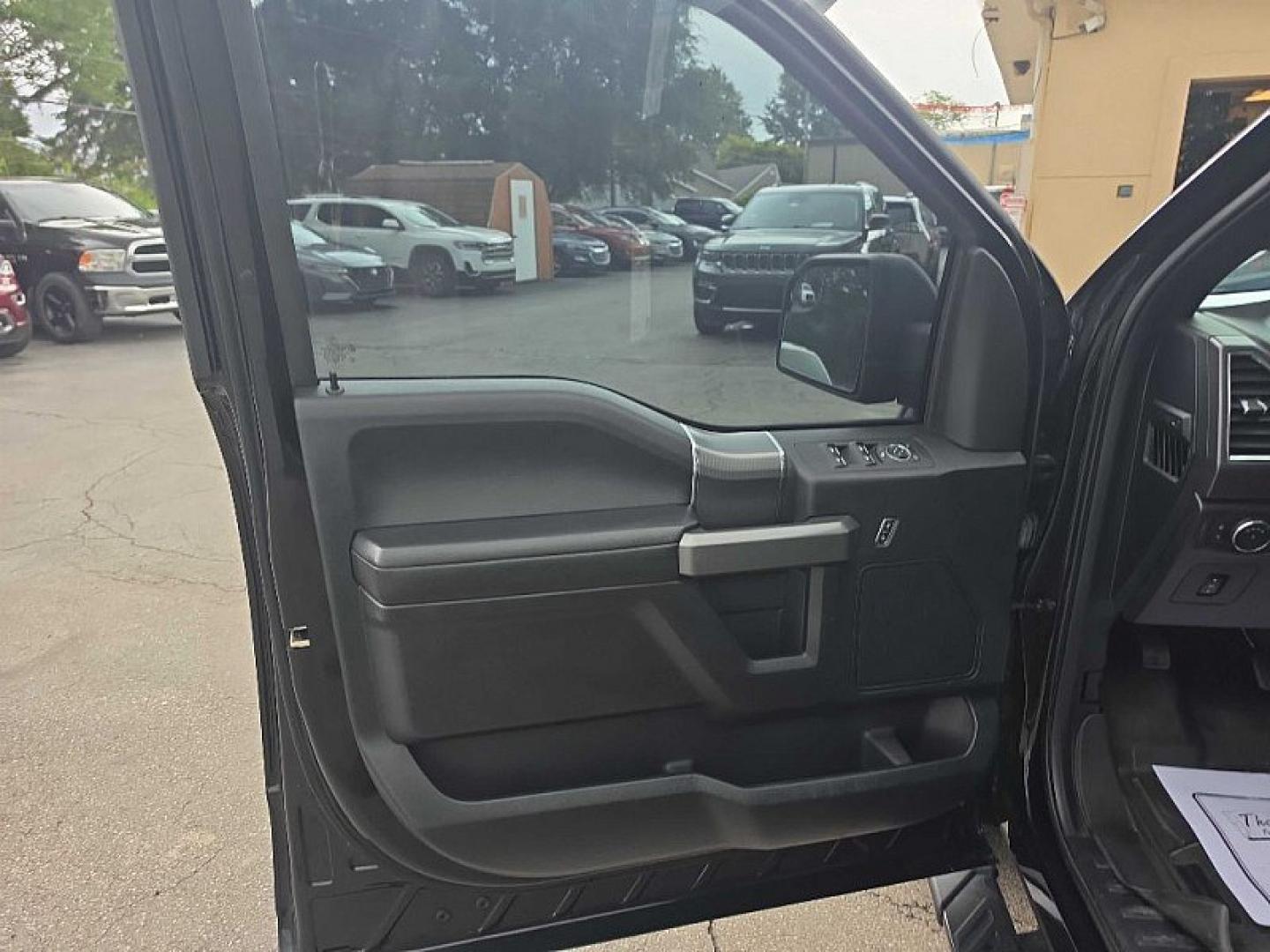 2016 BLACK /BLACK Ford F-150 XLT SuperCrew 6.5-ft. Bed 4WD (1FTEW1EG7GF) with an 3.5L V6 TURBO engine, 6A transmission, located at 3304 Woodville Road, Northwood, OH, 43619, (419) 210-8019, 41.612694, -83.480743 - Your #1 Destination for Auto Loans and mdash;No Matter Your Credit!At our dealership, we believe everyone deserves the opportunity to drive their dream car and mdash;whether you have good credit, bad credit, or no credit at all. With a wide selection of hundreds of cars, trucks, and SUVs, you'll fin- Photo#8