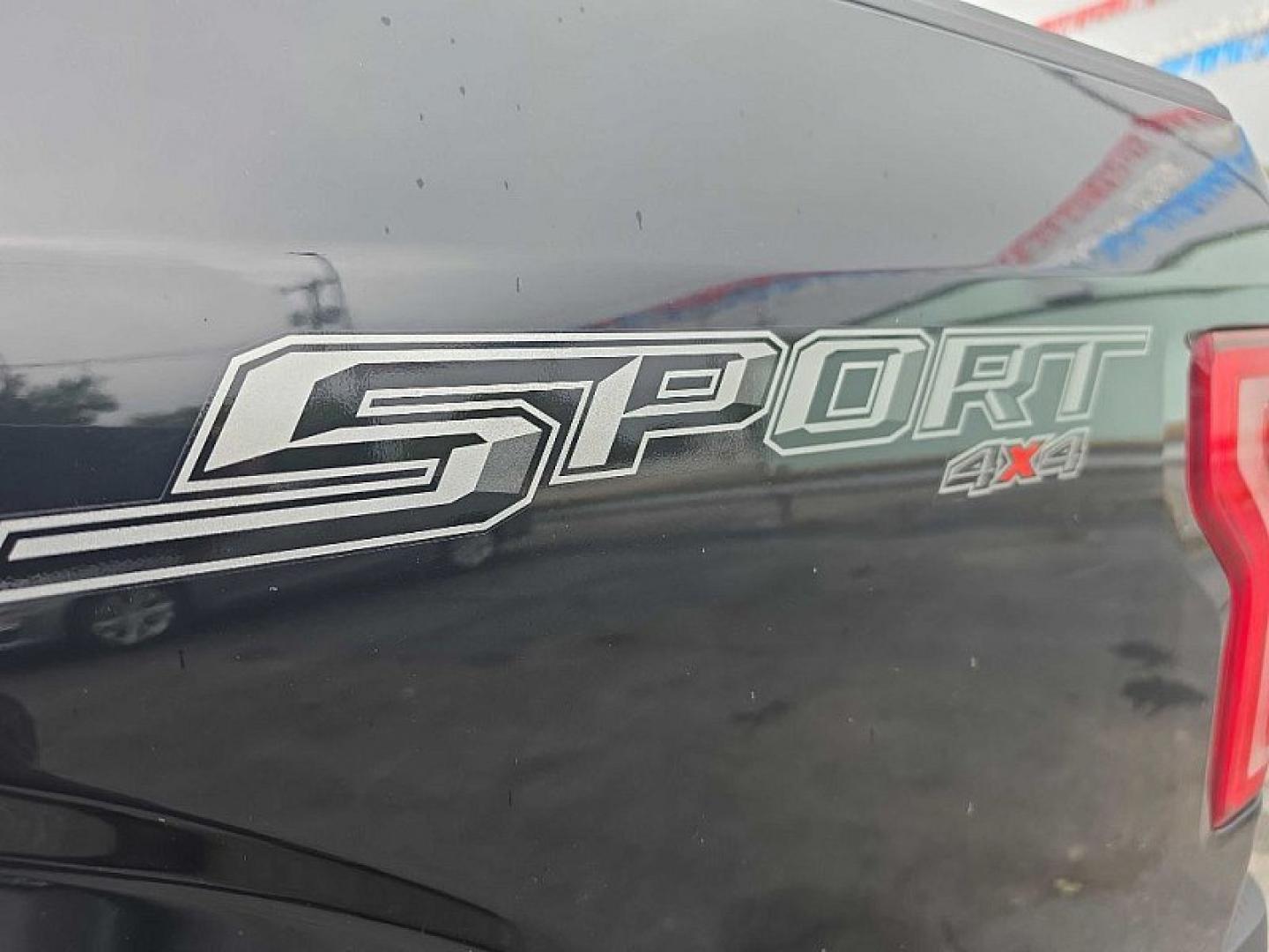 2016 BLACK /BLACK Ford F-150 XLT SuperCrew 6.5-ft. Bed 4WD (1FTEW1EG7GF) with an 3.5L V6 TURBO engine, 6A transmission, located at 3304 Woodville Road, Northwood, OH, 43619, (419) 210-8019, 41.612694, -83.480743 - Your #1 Destination for Auto Loans and mdash;No Matter Your Credit!At our dealership, we believe everyone deserves the opportunity to drive their dream car and mdash;whether you have good credit, bad credit, or no credit at all. With a wide selection of hundreds of cars, trucks, and SUVs, you'll fin- Photo#14