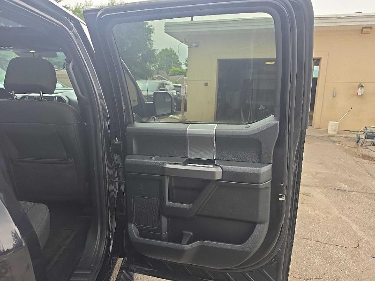2016 BLACK /BLACK Ford F-150 XLT SuperCrew 6.5-ft. Bed 4WD (1FTEW1EG7GF) with an 3.5L V6 TURBO engine, 6A transmission, located at 3304 Woodville Road, Northwood, OH, 43619, (419) 210-8019, 41.612694, -83.480743 - Your #1 Destination for Auto Loans and mdash;No Matter Your Credit!At our dealership, we believe everyone deserves the opportunity to drive their dream car and mdash;whether you have good credit, bad credit, or no credit at all. With a wide selection of hundreds of cars, trucks, and SUVs, you'll fin- Photo#15