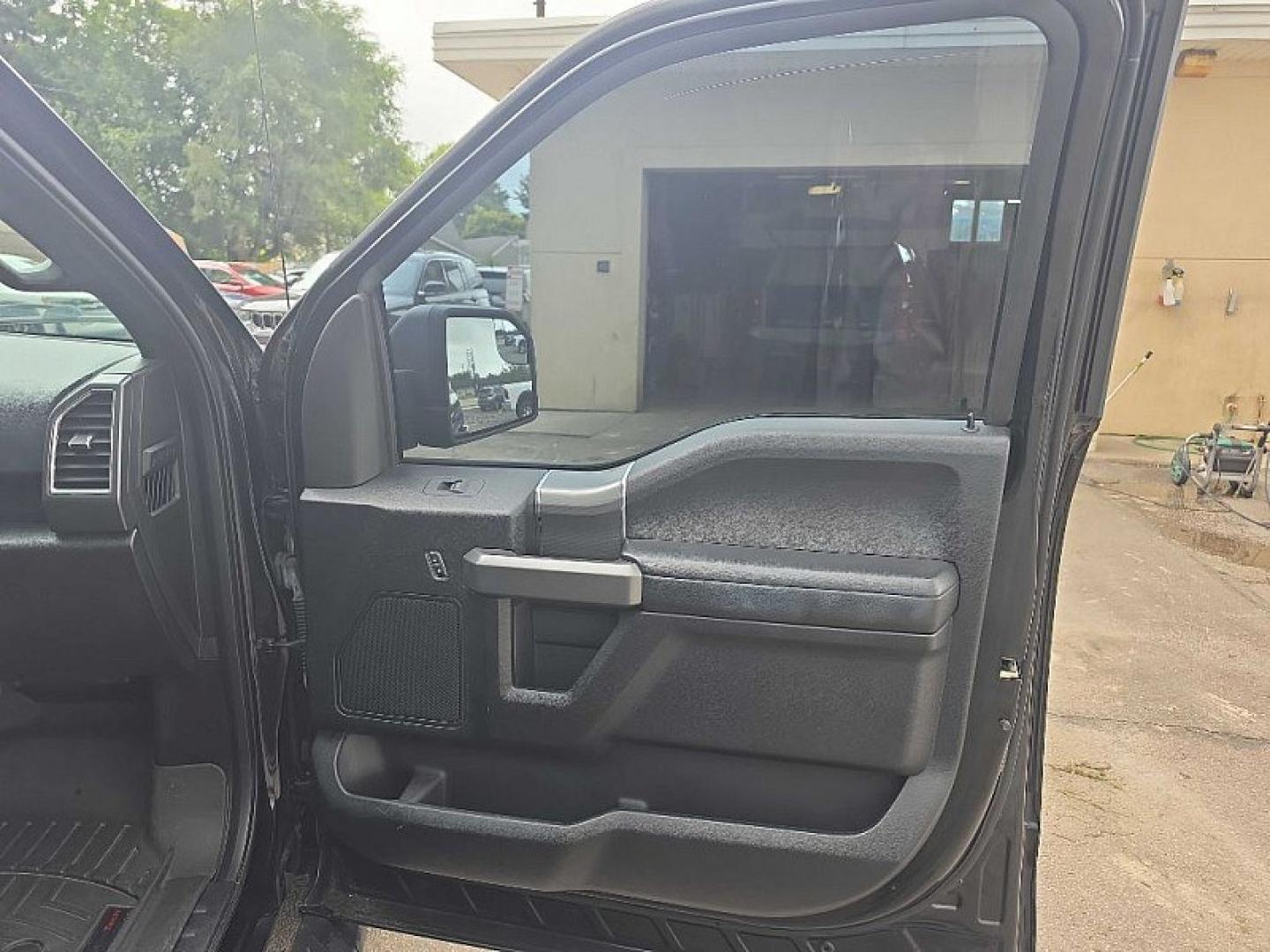 2016 BLACK /BLACK Ford F-150 XLT SuperCrew 6.5-ft. Bed 4WD (1FTEW1EG7GF) with an 3.5L V6 TURBO engine, 6A transmission, located at 3304 Woodville Road, Northwood, OH, 43619, (419) 210-8019, 41.612694, -83.480743 - Your #1 Destination for Auto Loans and mdash;No Matter Your Credit!At our dealership, we believe everyone deserves the opportunity to drive their dream car and mdash;whether you have good credit, bad credit, or no credit at all. With a wide selection of hundreds of cars, trucks, and SUVs, you'll fin- Photo#17