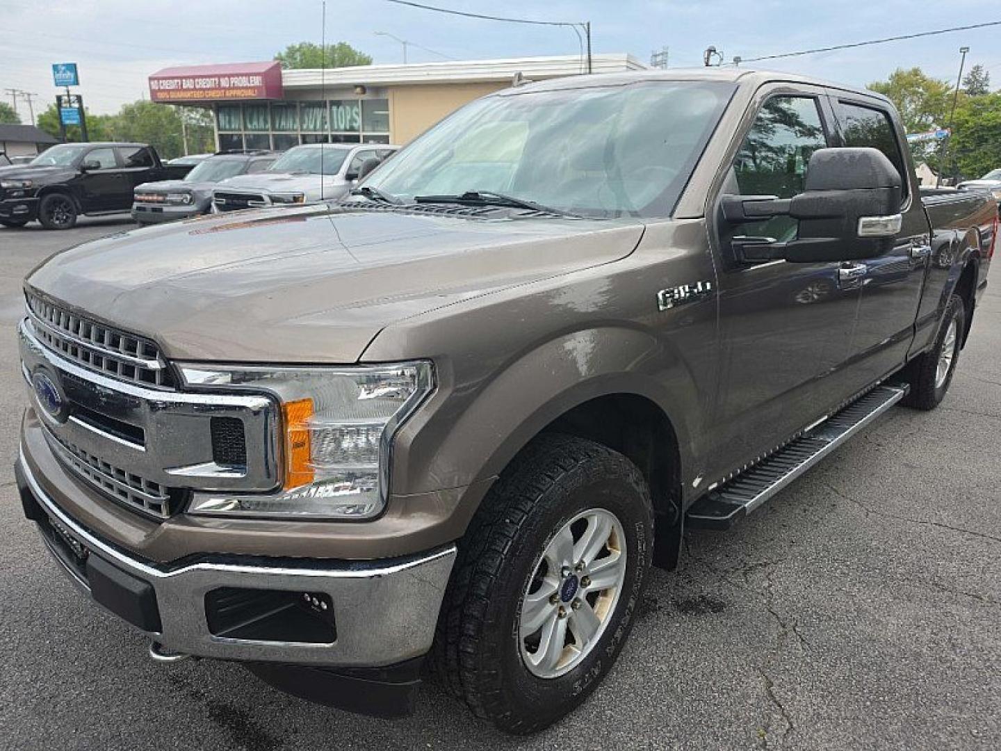 2018 GRAY /GRAY Ford F-150 XLT SuperCrew 5.5-ft. Bed 4WD (1FTFW1EG4JF) with an 3.5 V6 engine, 6A transmission, located at 3304 Woodville Road, Northwood, OH, 43619, (419) 210-8019, 41.612694, -83.480743 - Your #1 Destination for Auto Loans and mdash;No Matter Your Credit!At our dealership, we believe everyone deserves the opportunity to drive their dream car and mdash;whether you have good credit, bad credit, or no credit at all. With a wide selection of hundreds of cars, trucks, and SUVs, you'll fin- Photo#0