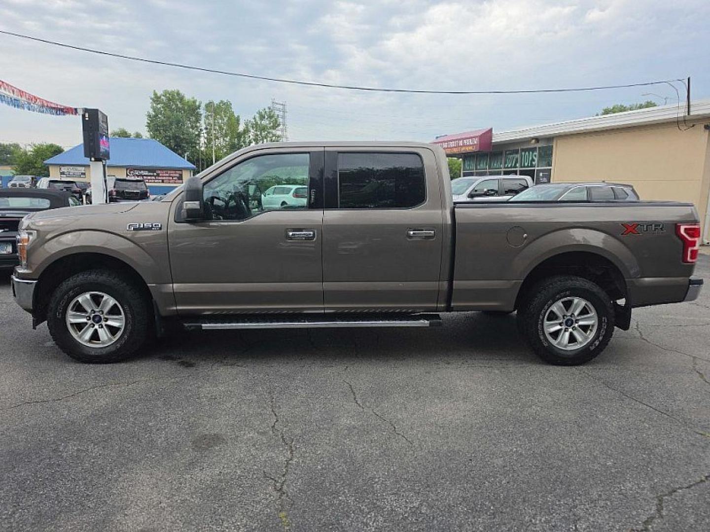 2018 GRAY /GRAY Ford F-150 XLT SuperCrew 5.5-ft. Bed 4WD (1FTFW1EG4JF) with an 3.5 V6 engine, 6A transmission, located at 3304 Woodville Road, Northwood, OH, 43619, (419) 210-8019, 41.612694, -83.480743 - Your #1 Destination for Auto Loans and mdash;No Matter Your Credit!At our dealership, we believe everyone deserves the opportunity to drive their dream car and mdash;whether you have good credit, bad credit, or no credit at all. With a wide selection of hundreds of cars, trucks, and SUVs, you'll fin- Photo#1
