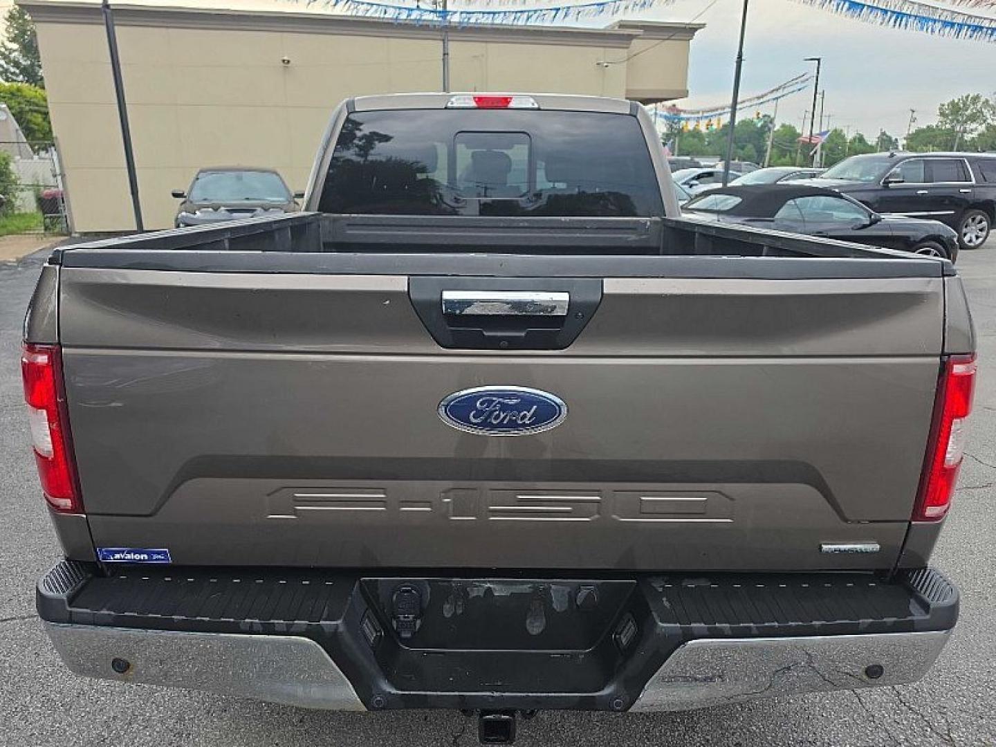 2018 GRAY /GRAY Ford F-150 XLT SuperCrew 5.5-ft. Bed 4WD (1FTFW1EG4JF) with an 3.5 V6 engine, 6A transmission, located at 3304 Woodville Road, Northwood, OH, 43619, (419) 210-8019, 41.612694, -83.480743 - Your #1 Destination for Auto Loans and mdash;No Matter Your Credit!At our dealership, we believe everyone deserves the opportunity to drive their dream car and mdash;whether you have good credit, bad credit, or no credit at all. With a wide selection of hundreds of cars, trucks, and SUVs, you'll fin- Photo#3