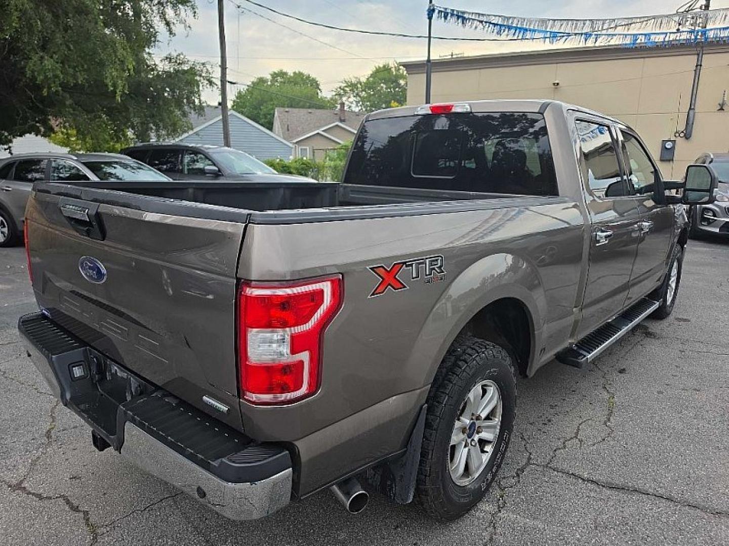 2018 GRAY /GRAY Ford F-150 XLT SuperCrew 5.5-ft. Bed 4WD (1FTFW1EG4JF) with an 3.5 V6 engine, 6A transmission, located at 3304 Woodville Road, Northwood, OH, 43619, (419) 210-8019, 41.612694, -83.480743 - Your #1 Destination for Auto Loans and mdash;No Matter Your Credit!At our dealership, we believe everyone deserves the opportunity to drive their dream car and mdash;whether you have good credit, bad credit, or no credit at all. With a wide selection of hundreds of cars, trucks, and SUVs, you'll fin- Photo#4