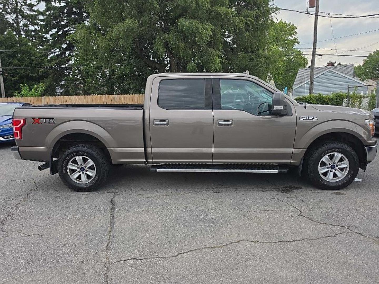 2018 GRAY /GRAY Ford F-150 XLT SuperCrew 5.5-ft. Bed 4WD (1FTFW1EG4JF) with an 3.5 V6 engine, 6A transmission, located at 3304 Woodville Road, Northwood, OH, 43619, (419) 210-8019, 41.612694, -83.480743 - Your #1 Destination for Auto Loans and mdash;No Matter Your Credit!At our dealership, we believe everyone deserves the opportunity to drive their dream car and mdash;whether you have good credit, bad credit, or no credit at all. With a wide selection of hundreds of cars, trucks, and SUVs, you'll fin- Photo#5