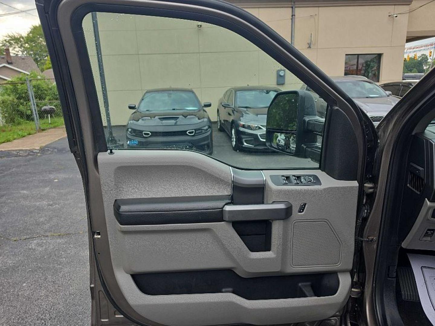 2018 GRAY /GRAY Ford F-150 XLT SuperCrew 5.5-ft. Bed 4WD (1FTFW1EG4JF) with an 3.5 V6 engine, 6A transmission, located at 3304 Woodville Road, Northwood, OH, 43619, (419) 210-8019, 41.612694, -83.480743 - Your #1 Destination for Auto Loans and mdash;No Matter Your Credit!At our dealership, we believe everyone deserves the opportunity to drive their dream car and mdash;whether you have good credit, bad credit, or no credit at all. With a wide selection of hundreds of cars, trucks, and SUVs, you'll fin- Photo#8