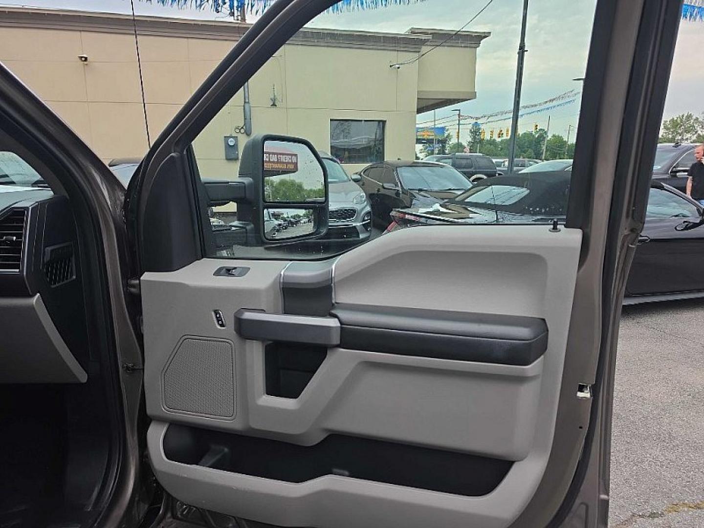 2018 GRAY /GRAY Ford F-150 XLT SuperCrew 5.5-ft. Bed 4WD (1FTFW1EG4JF) with an 3.5 V6 engine, 6A transmission, located at 3304 Woodville Road, Northwood, OH, 43619, (419) 210-8019, 41.612694, -83.480743 - Your #1 Destination for Auto Loans and mdash;No Matter Your Credit!At our dealership, we believe everyone deserves the opportunity to drive their dream car and mdash;whether you have good credit, bad credit, or no credit at all. With a wide selection of hundreds of cars, trucks, and SUVs, you'll fin- Photo#16