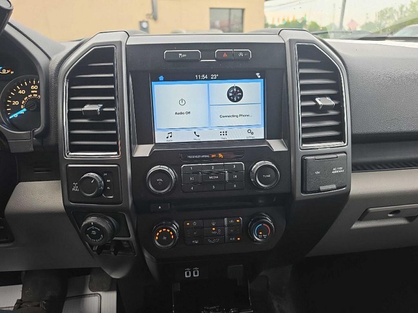 2018 GRAY /GRAY Ford F-150 XLT SuperCrew 5.5-ft. Bed 4WD (1FTFW1EG4JF) with an 3.5 V6 engine, 6A transmission, located at 3304 Woodville Road, Northwood, OH, 43619, (419) 210-8019, 41.612694, -83.480743 - Your #1 Destination for Auto Loans and mdash;No Matter Your Credit!At our dealership, we believe everyone deserves the opportunity to drive their dream car and mdash;whether you have good credit, bad credit, or no credit at all. With a wide selection of hundreds of cars, trucks, and SUVs, you'll fin- Photo#21
