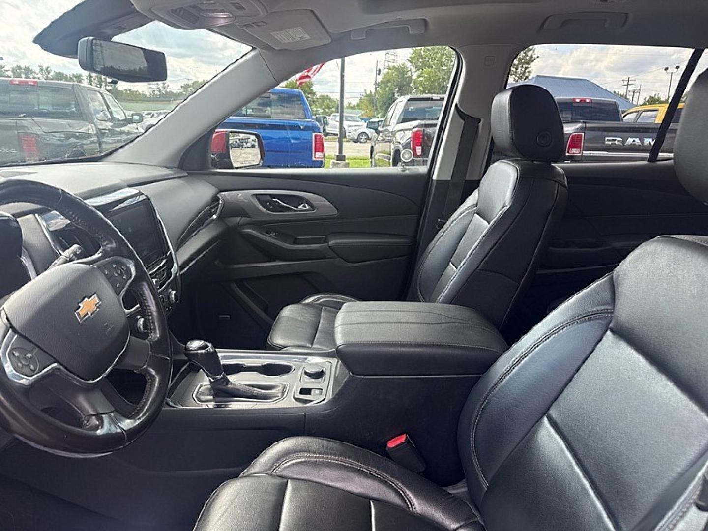 2019 MAROON /BLACK Chevrolet Traverse LT Feather AWD (1GNEVHKW9KJ) with an 3.6L V6 DOHC 24V engine, 9A transmission, located at 3304 Woodville Road, Northwood, OH, 43619, (419) 210-8019, 41.612694, -83.480743 - Your #1 Destination for Auto Loans and mdash;No Matter Your Credit!At our dealership, we believe everyone deserves the opportunity to drive their dream car and mdash;whether you have good credit, bad credit, or no credit at all. With a wide selection of hundreds of cars, trucks, and SUVs, you'll fin- Photo#9