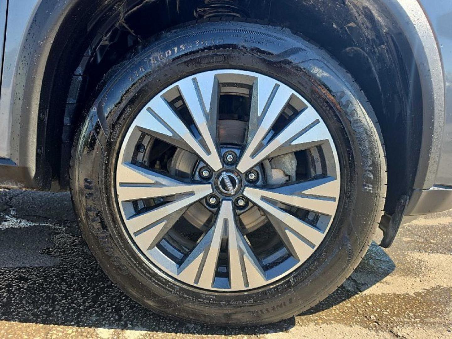2023 GRAY /BLACK Nissan Rogue SV AWD (5N1BT3BB0PC) with an 2.5L L4 DOHC 16V engine, CVT transmission, located at 3304 Woodville Road, Northwood, OH, 43619, (419) 210-8019, 41.612694, -83.480743 - Your #1 Destination for Auto Loans and mdash;No Matter Your Credit!At our dealership, we believe everyone deserves the opportunity to drive their dream car and mdash;whether you have good credit, bad credit, or no credit at all. With a wide selection of hundreds of cars, trucks, and SUVs, you'll fin- Photo#17