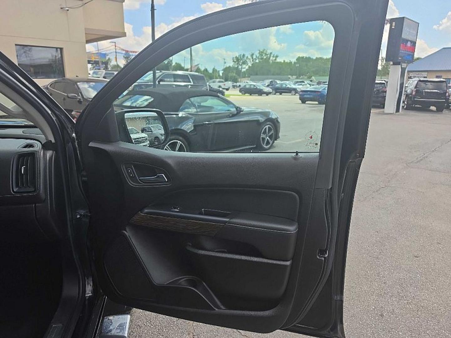2018 BLACK /BLACK GMC Canyon Denali Crew Cab 4WD Long Box (1GTG6EEN7J1) with an 3.6L V6 DOHC 24V engine, 6A transmission, located at 3304 Woodville Road, Northwood, OH, 43619, (419) 210-8019, 41.612694, -83.480743 - Your #1 Destination for Auto Loans and mdash;No Matter Your Credit!At our dealership, we believe everyone deserves the opportunity to drive their dream car and mdash;whether you have good credit, bad credit, or no credit at all. With a wide selection of hundreds of cars, trucks, and SUVs, you'll fin- Photo#16