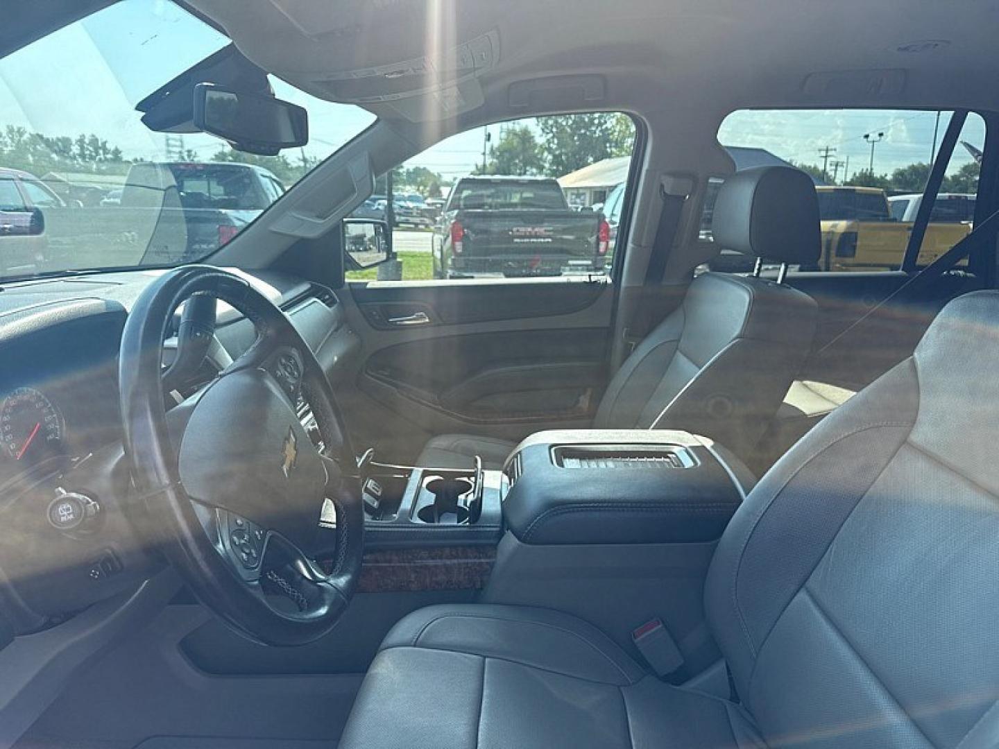 2020 RED /BEIGE Chevrolet Tahoe Premier 4WD (1GNSKCKC6LR) with an 5.3L V8 OHV 16V engine, 6A transmission, located at 3304 Woodville Road, Northwood, OH, 43619, (419) 210-8019, 41.612694, -83.480743 - Your #1 Destination for Auto Loans and mdash;No Matter Your Credit!At our dealership, we believe everyone deserves the opportunity to drive their dream car and mdash;whether you have good credit, bad credit, or no credit at all. With a wide selection of hundreds of cars, trucks, and SUVs, you'll fin- Photo#8