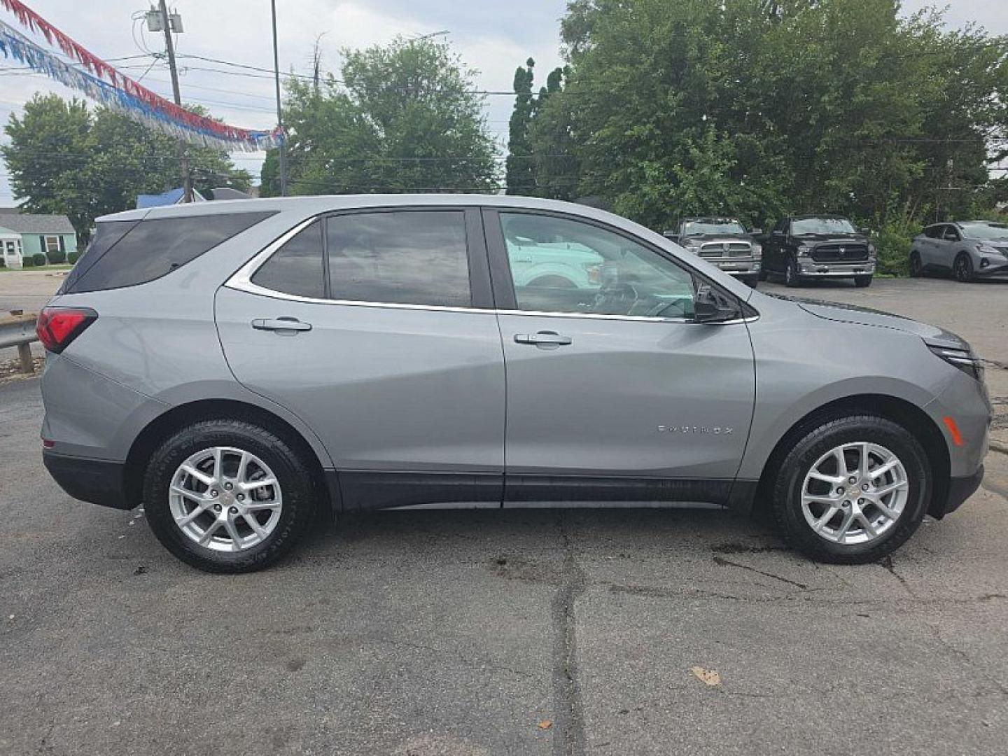 2024 GRAY /BLACK Chevrolet Equinox LT AWD (3GNAXUEG1RL) with an 1.5L L4 DOHC 16V TURBO engine, 6A transmission, located at 3304 Woodville Road, Northwood, OH, 43619, (419) 210-8019, 41.612694, -83.480743 - Your #1 Destination for Auto Loans and mdash;No Matter Your Credit!At our dealership, we believe everyone deserves the opportunity to drive their dream car and mdash;whether you have good credit, bad credit, or no credit at all. With a wide selection of hundreds of cars, trucks, and SUVs, you'll fin- Photo#5