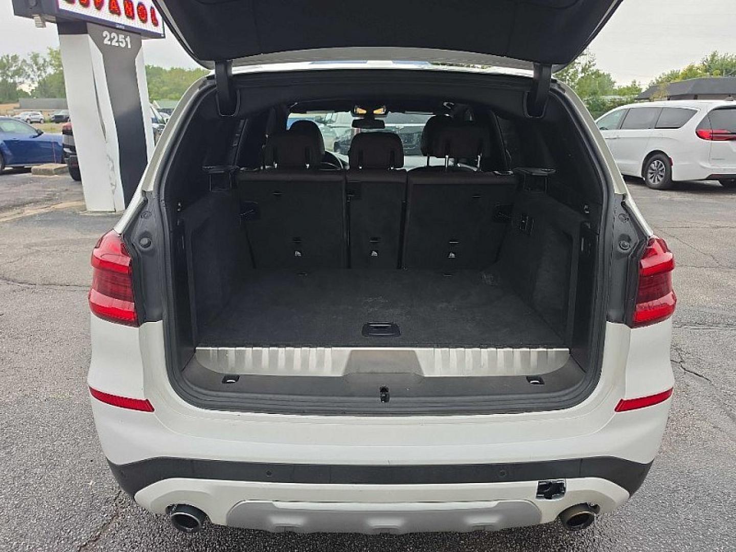 2020 WHITE /BROWN BMW X3 xDrive30e (5UXTS1C03L9) with an 2.0L L4 DOHC 16V HYBRID engine, 8A transmission, located at 3304 Woodville Road, Northwood, OH, 43619, (419) 210-8019, 41.612694, -83.480743 - Your #1 Destination for Auto Loans and mdash;No Matter Your Credit!At our dealership, we believe everyone deserves the opportunity to drive their dream car and mdash;whether you have good credit, bad credit, or no credit at all. With a wide selection of hundreds of cars, trucks, and SUVs, you'll fin- Photo#12