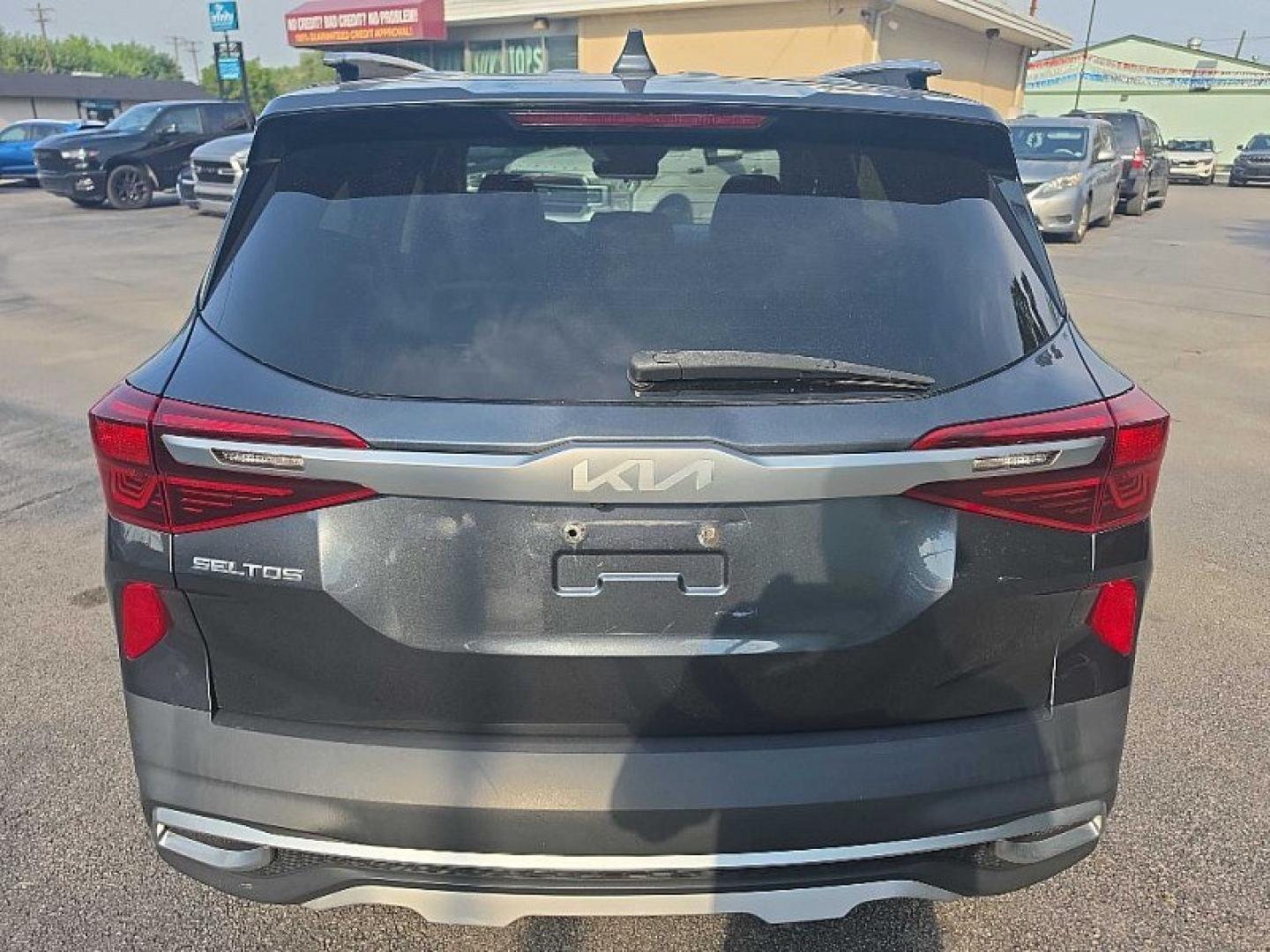 2022 GRAY /BLACK Kia Seltos S AWD (KNDEUCAA8N7) with an 2.0L L4 DOHC 16V engine, CVT transmission, located at 3304 Woodville Road, Northwood, OH, 43619, (419) 210-8019, 41.612694, -83.480743 - Your #1 Destination for Auto Loans and mdash;No Matter Your Credit!At our dealership, we believe everyone deserves the opportunity to drive their dream car and mdash;whether you have good credit, bad credit, or no credit at all. With a wide selection of hundreds of cars, trucks, and SUVs, you'll fin- Photo#3