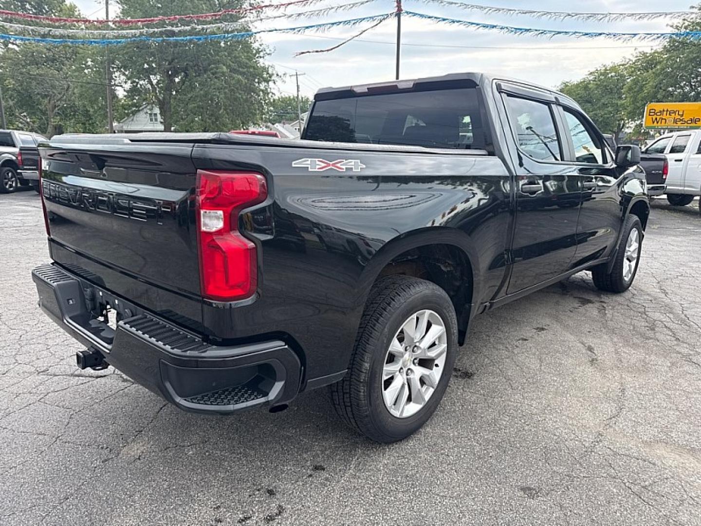 2020 BLACK /BLACK Chevrolet Silverado 1500 Custom Crew Cab Short Box 4WD (1GCPYBEK4LZ) with an 2.7L L4 DOHC 16V TURBO engine, 6A transmission, located at 3304 Woodville Road, Northwood, OH, 43619, (419) 210-8019, 41.612694, -83.480743 - Your #1 Destination for Auto Loans and mdash;No Matter Your Credit!At our dealership, we believe everyone deserves the opportunity to drive their dream car and mdash;whether you have good credit, bad credit, or no credit at all. With a wide selection of hundreds of cars, trucks, and SUVs, you'll fin- Photo#4