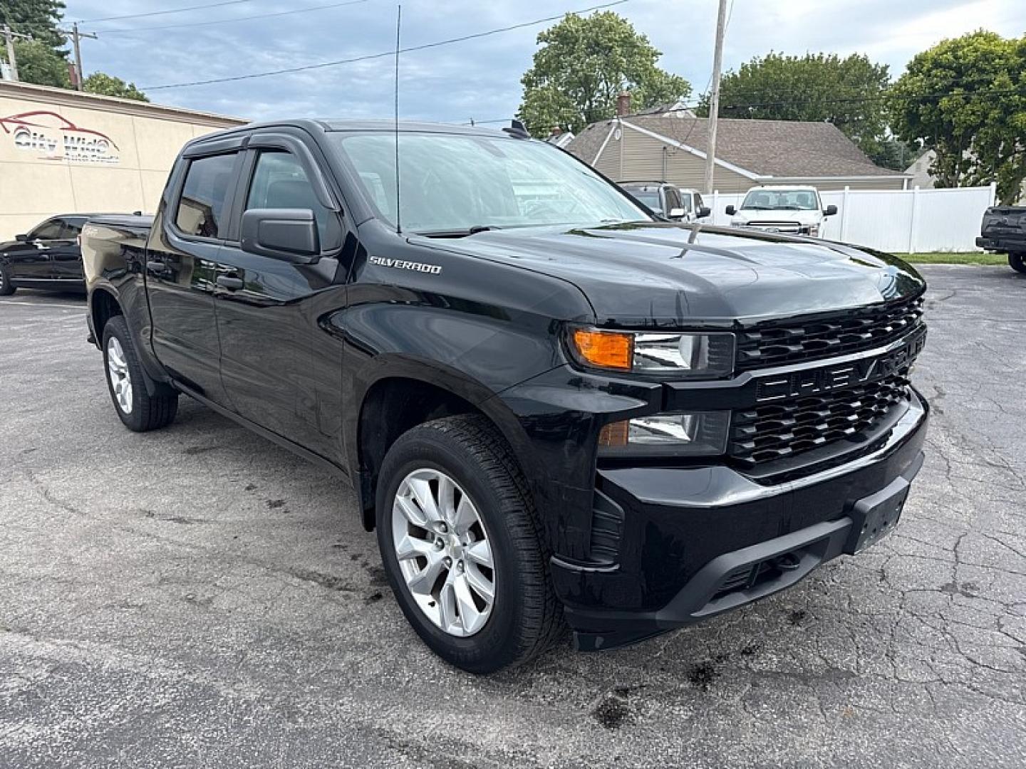 2020 BLACK /BLACK Chevrolet Silverado 1500 Custom Crew Cab Short Box 4WD (1GCPYBEK4LZ) with an 2.7L L4 DOHC 16V TURBO engine, 6A transmission, located at 3304 Woodville Road, Northwood, OH, 43619, (419) 210-8019, 41.612694, -83.480743 - Your #1 Destination for Auto Loans and mdash;No Matter Your Credit!At our dealership, we believe everyone deserves the opportunity to drive their dream car and mdash;whether you have good credit, bad credit, or no credit at all. With a wide selection of hundreds of cars, trucks, and SUVs, you'll fin- Photo#6