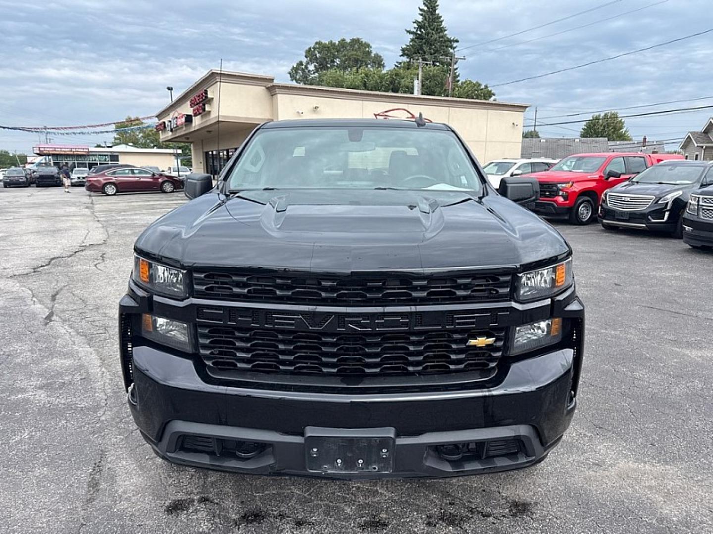 2020 BLACK /BLACK Chevrolet Silverado 1500 Custom Crew Cab Short Box 4WD (1GCPYBEK4LZ) with an 2.7L L4 DOHC 16V TURBO engine, 6A transmission, located at 3304 Woodville Road, Northwood, OH, 43619, (419) 210-8019, 41.612694, -83.480743 - Your #1 Destination for Auto Loans and mdash;No Matter Your Credit!At our dealership, we believe everyone deserves the opportunity to drive their dream car and mdash;whether you have good credit, bad credit, or no credit at all. With a wide selection of hundreds of cars, trucks, and SUVs, you'll fin- Photo#7
