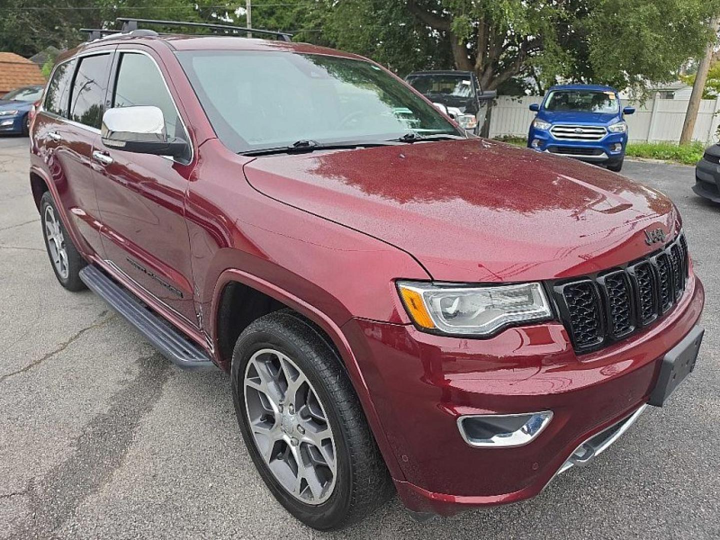 2019 RED /BLACK Jeep Grand Cherokee Overland 4WD (1C4RJFCG1KC) with an 3.6L V6 DOHC 24V engine, 8A transmission, located at 3304 Woodville Road, Northwood, OH, 43619, (419) 210-8019, 41.612694, -83.480743 - Your #1 Destination for Auto Loans and mdash;No Matter Your Credit!At our dealership, we believe everyone deserves the opportunity to drive their dream car and mdash;whether you have good credit, bad credit, or no credit at all. With a wide selection of hundreds of cars, trucks, and SUVs, you'll fin- Photo#5