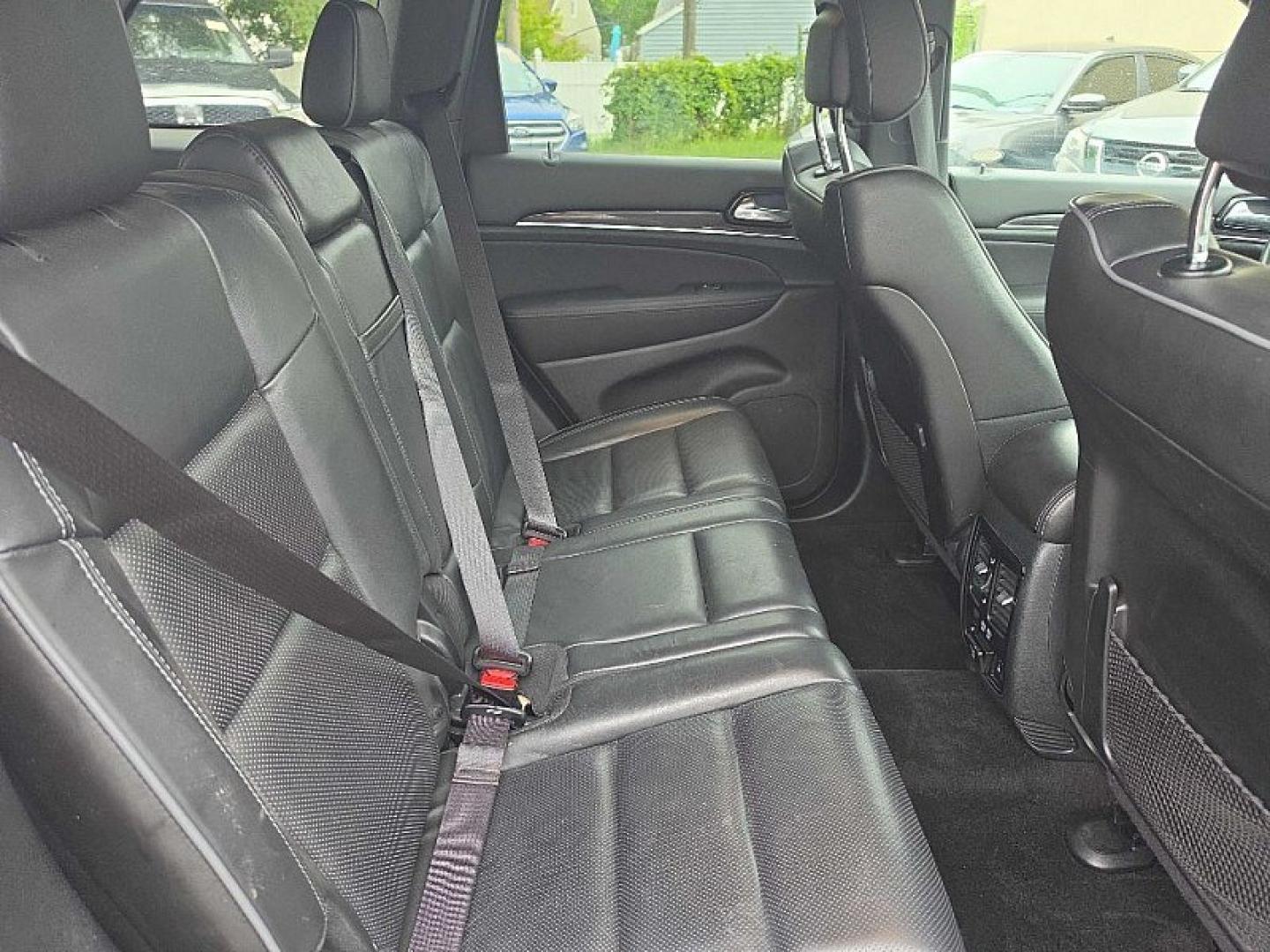 2019 RED /BLACK Jeep Grand Cherokee Overland 4WD (1C4RJFCG1KC) with an 3.6L V6 DOHC 24V engine, 8A transmission, located at 3304 Woodville Road, Northwood, OH, 43619, (419) 210-8019, 41.612694, -83.480743 - Your #1 Destination for Auto Loans and mdash;No Matter Your Credit!At our dealership, we believe everyone deserves the opportunity to drive their dream car and mdash;whether you have good credit, bad credit, or no credit at all. With a wide selection of hundreds of cars, trucks, and SUVs, you'll fin- Photo#14