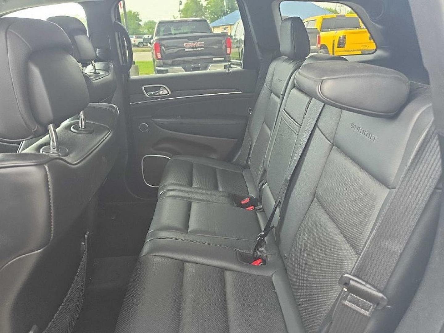 2018 WHITE /BLACK Jeep Grand Cherokee Summit 4WD (1C4RJFJG3JC) with an 3.6L V6 DOHC 24V engine, 8A transmission, located at 3304 Woodville Road, Northwood, OH, 43619, (419) 210-8019, 41.612694, -83.480743 - Your #1 Destination for Auto Loans and mdash;No Matter Your Credit!At our dealership, we believe everyone deserves the opportunity to drive their dream car and mdash;whether you have good credit, bad credit, or no credit at all. With a wide selection of hundreds of cars, trucks, and SUVs, you'll fin- Photo#11