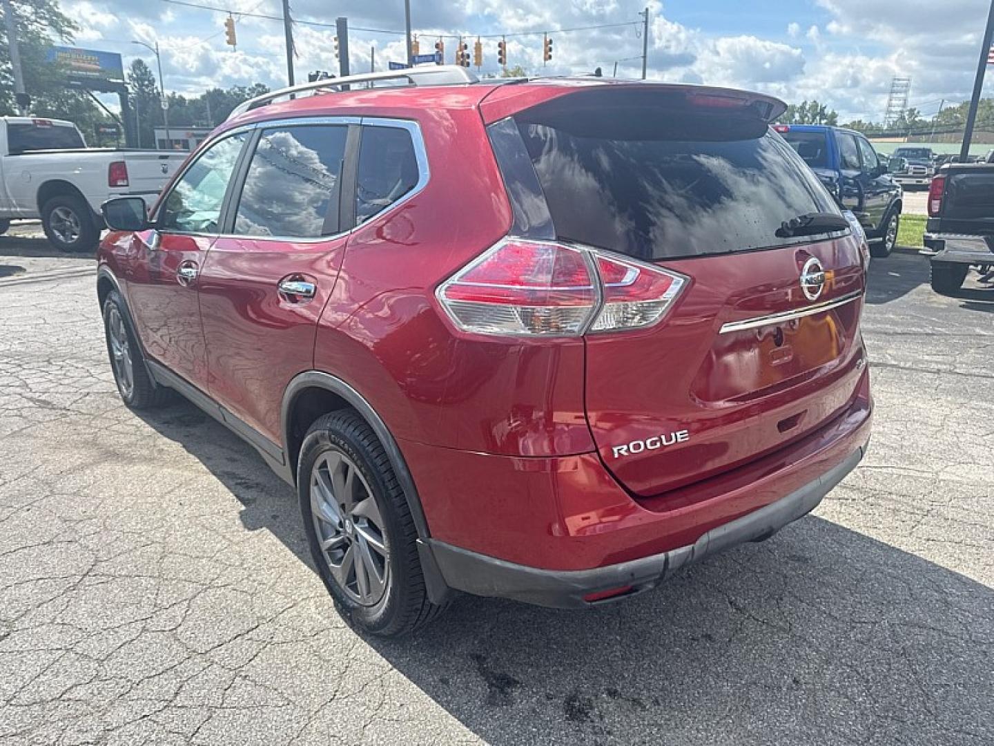 2016 RED /BLACK Nissan Rogue S AWD (5N1AT2MV7GC) with an 2.5L L4 DOHC 16V engine, CVT transmission, located at 3304 Woodville Road, Northwood, OH, 43619, (419) 210-8019, 41.612694, -83.480743- Photo#2